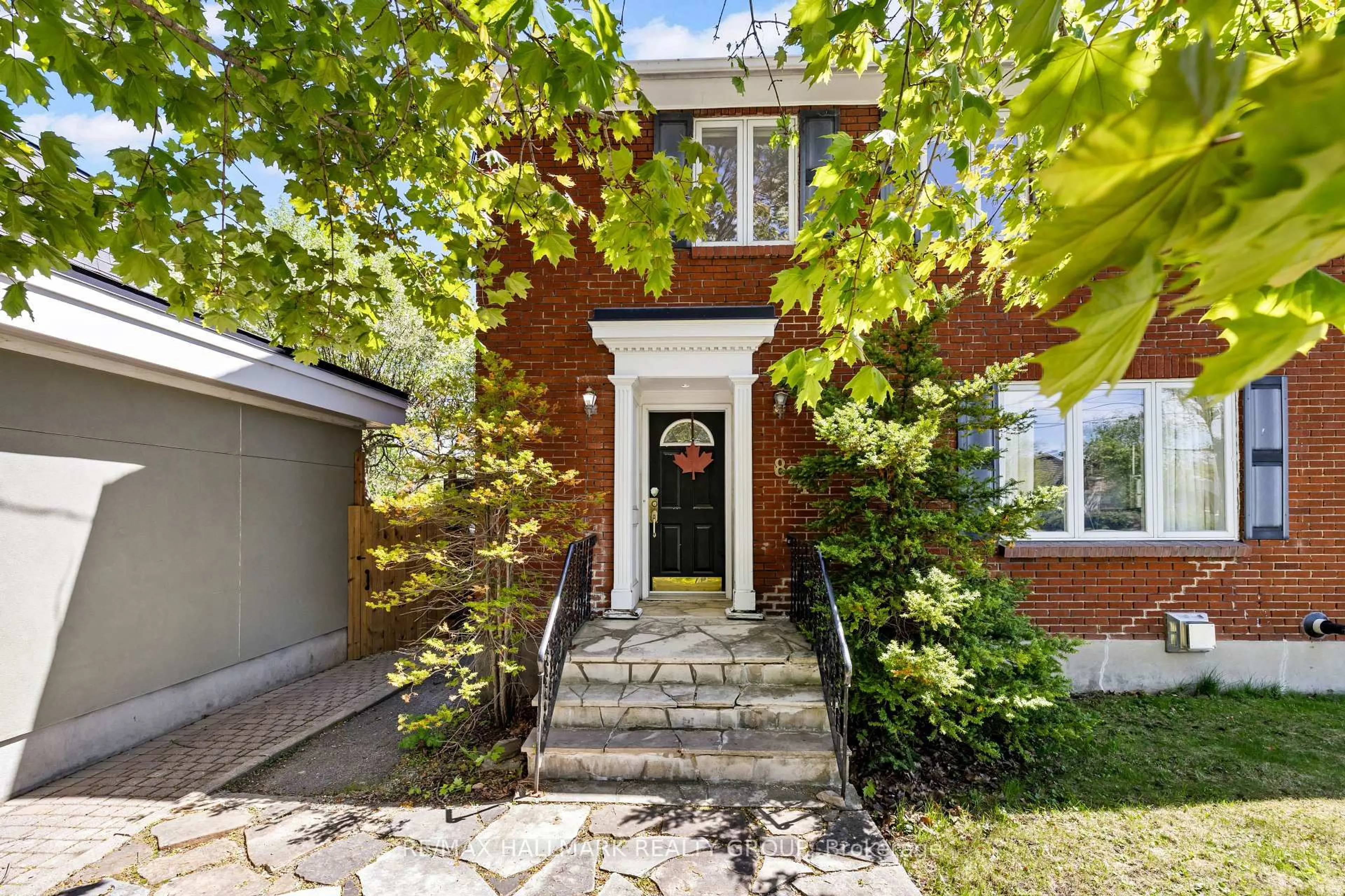 Home with brick exterior material, street for 824 Byron Ave, Ottawa Ontario K2A 0H7