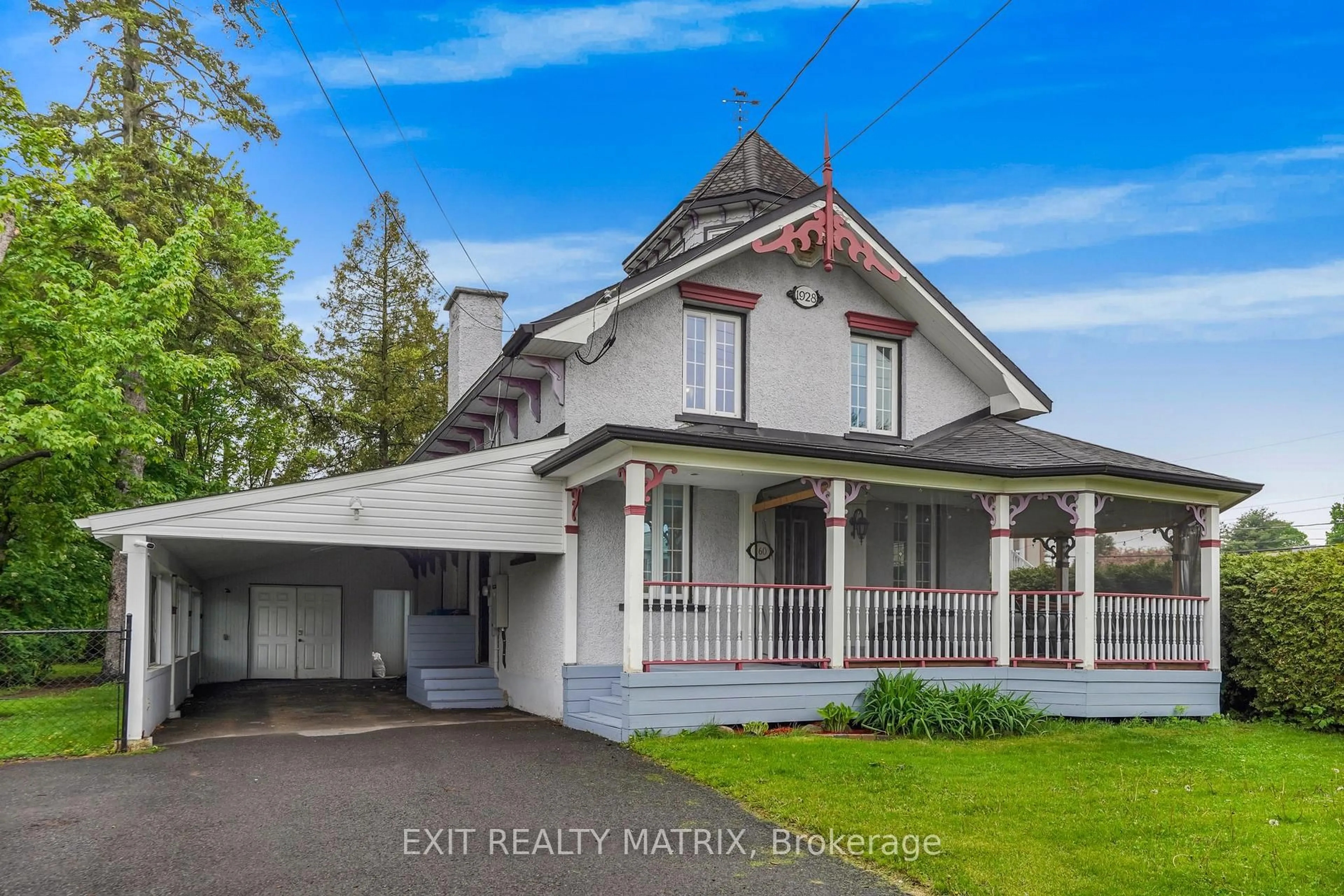 Home with vinyl exterior material, street for 160 Nelson St, Hawkesbury Ontario K6A 1L8