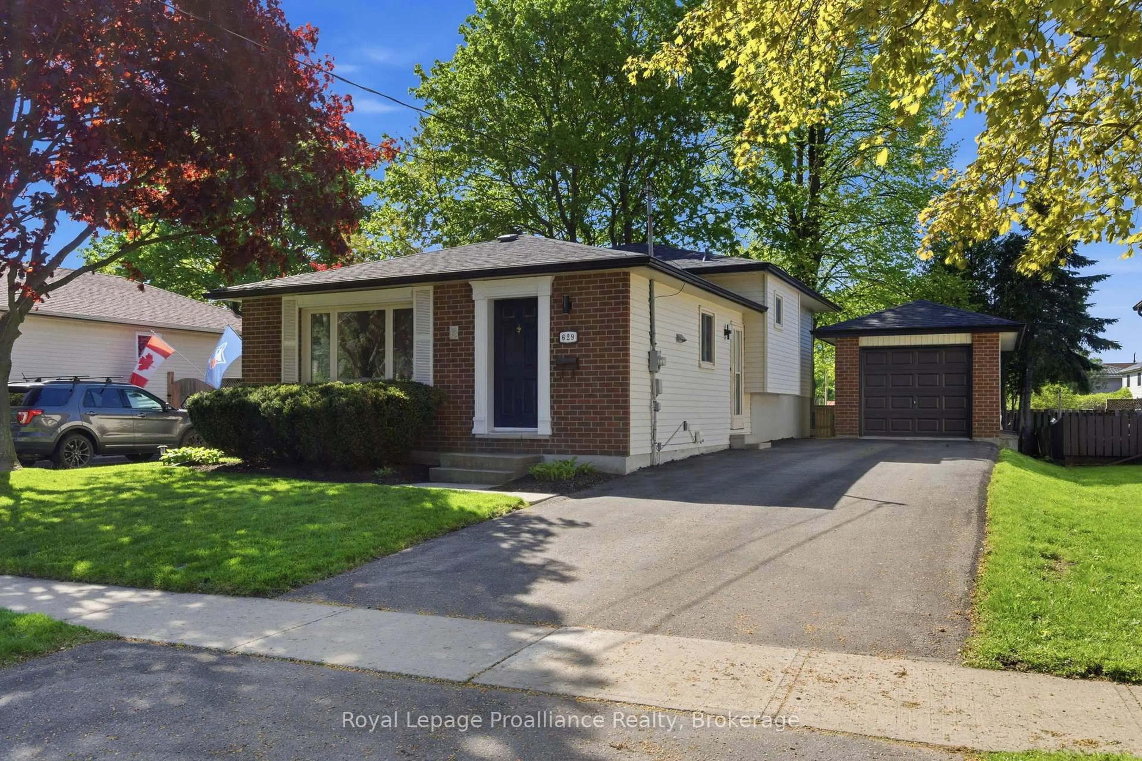 A pic from outside/outdoor area/front of a property/back of a property/a pic from drone, street for 629 Mackechnie Cres, Cobourg Ontario K9A 4Y1