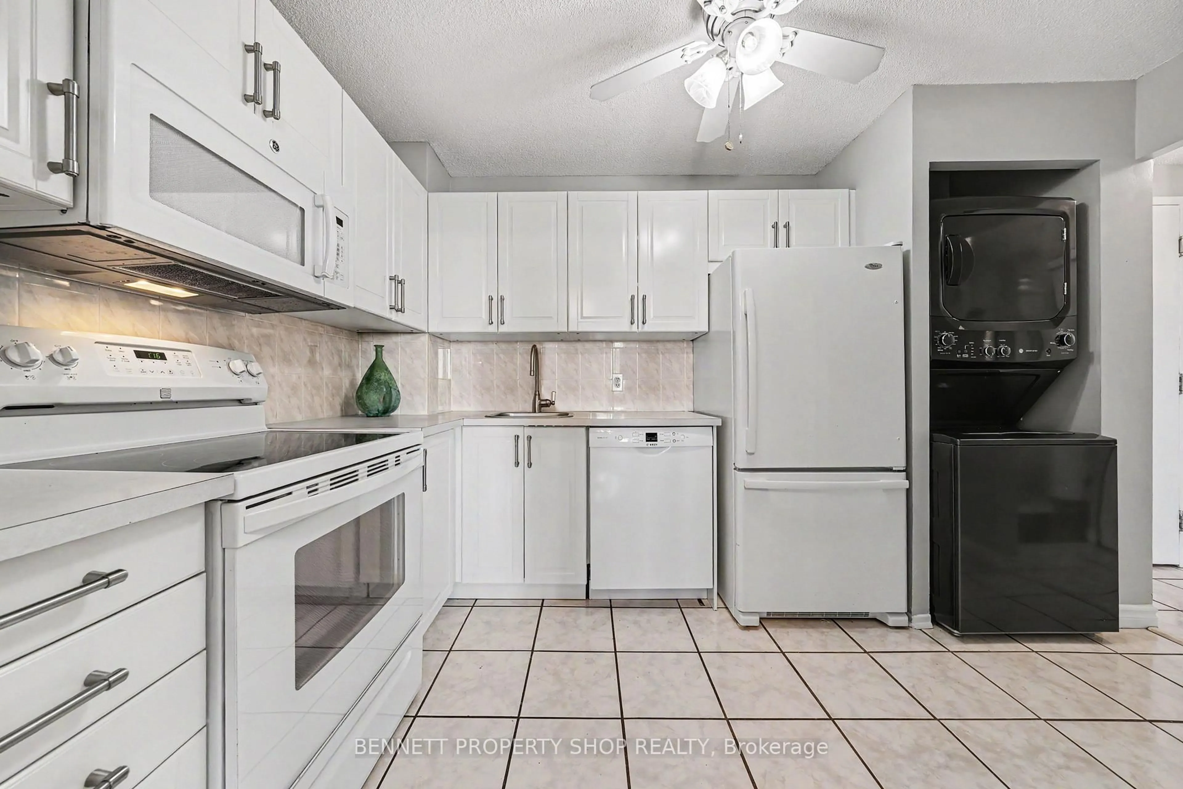 Standard kitchen, ceramic/tile floor for 1025 Grenon Ave #1119, Ottawa Ontario K2B 8S5