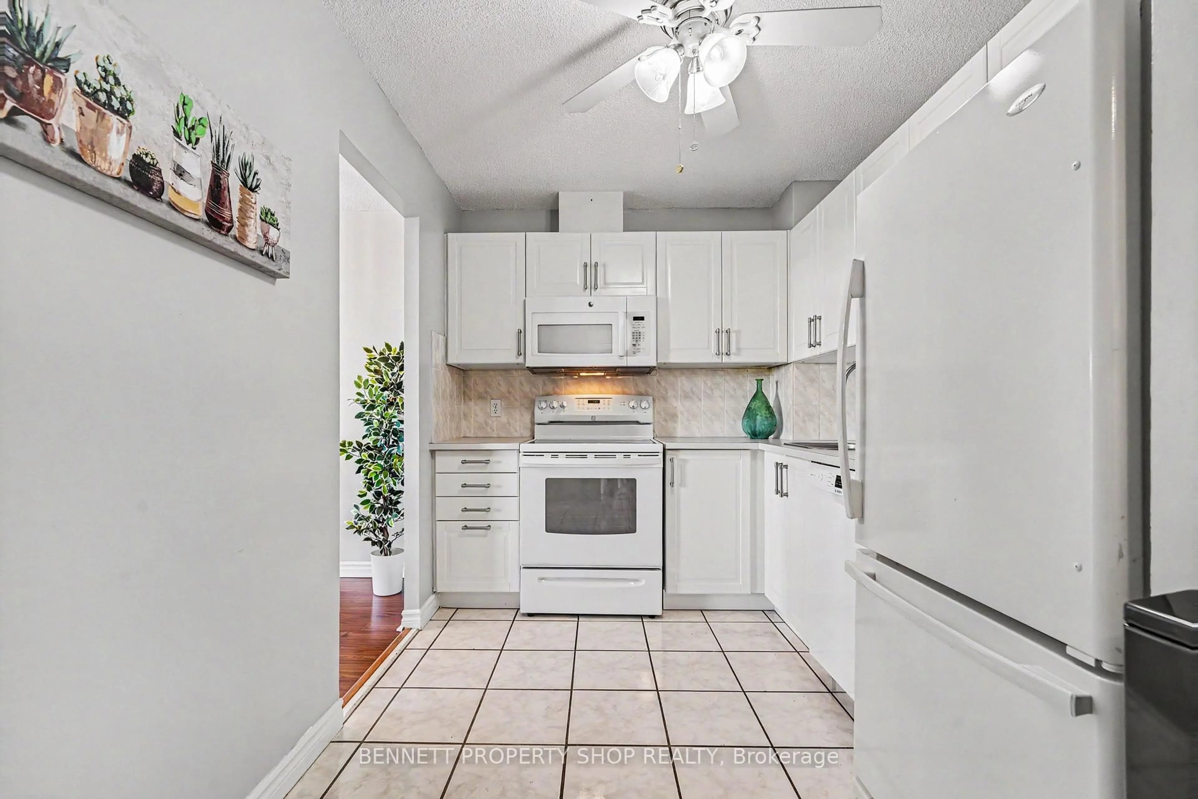 Standard kitchen, ceramic/tile floor for 1025 Grenon Ave #1119, Ottawa Ontario K2B 8S5