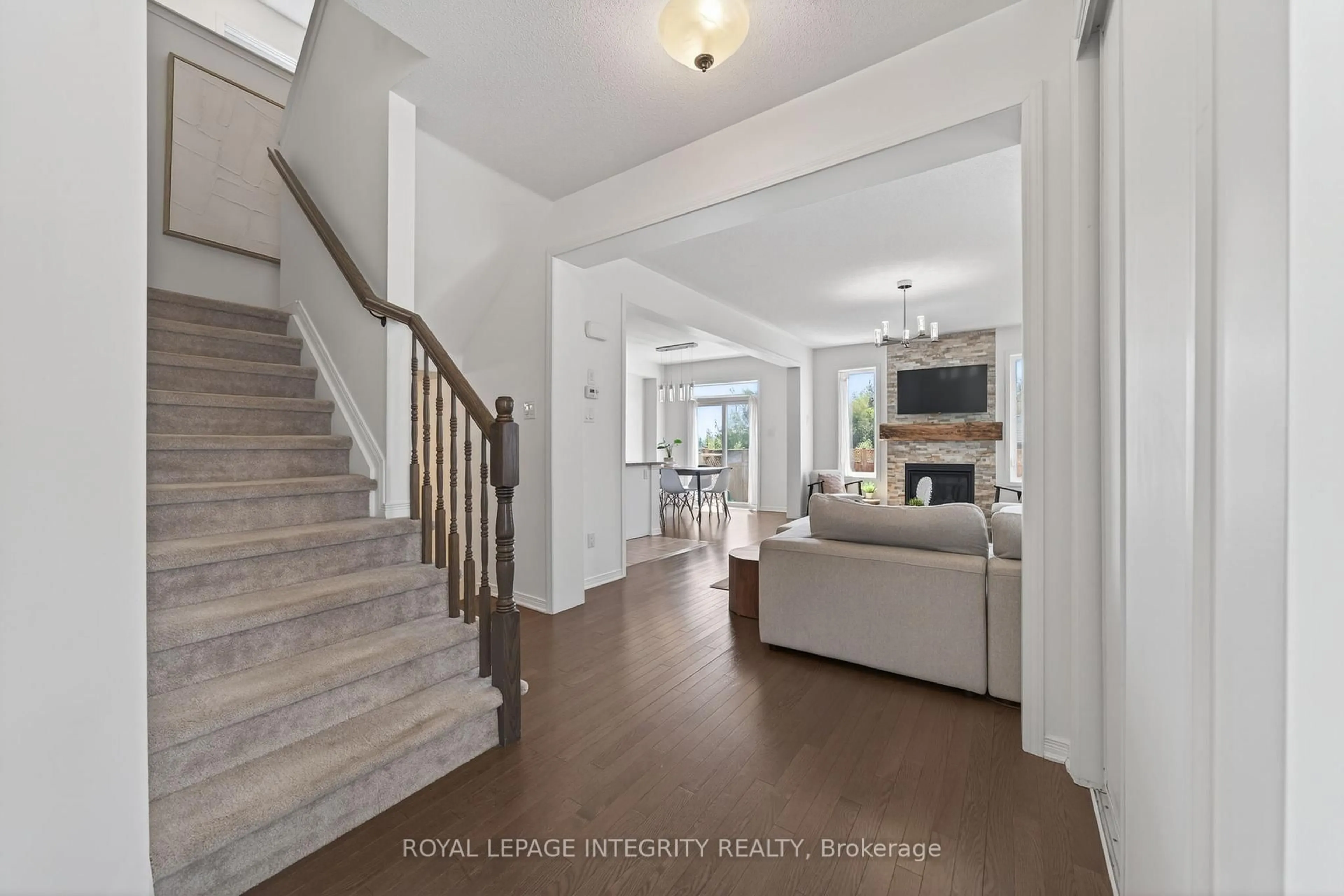 Indoor entryway for 2582 Tempo Dr, North Grenville Ontario K0G 1J0