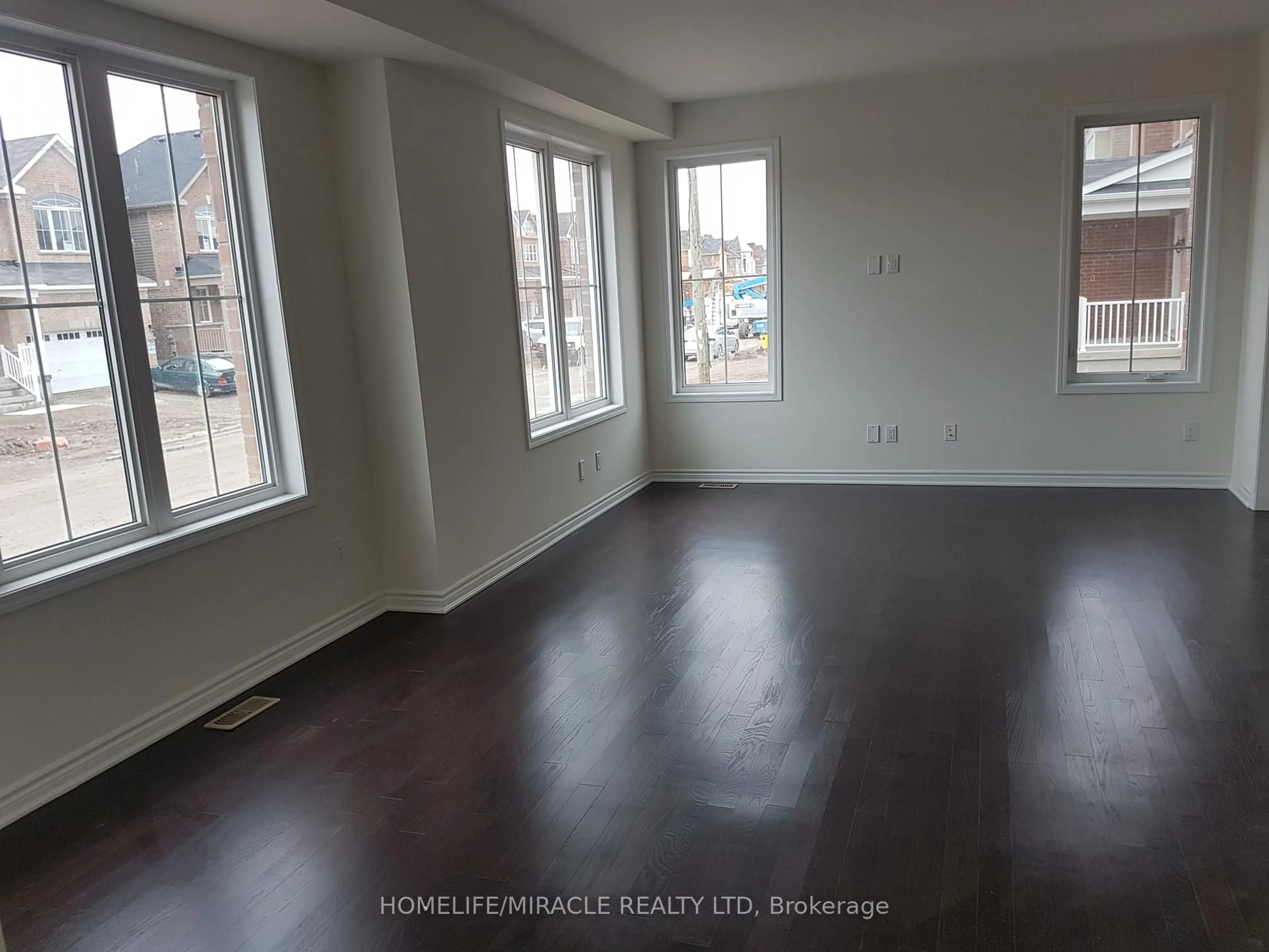 A pic of a room for 71 Pointer St, Cambridge Ontario N3E 1A1