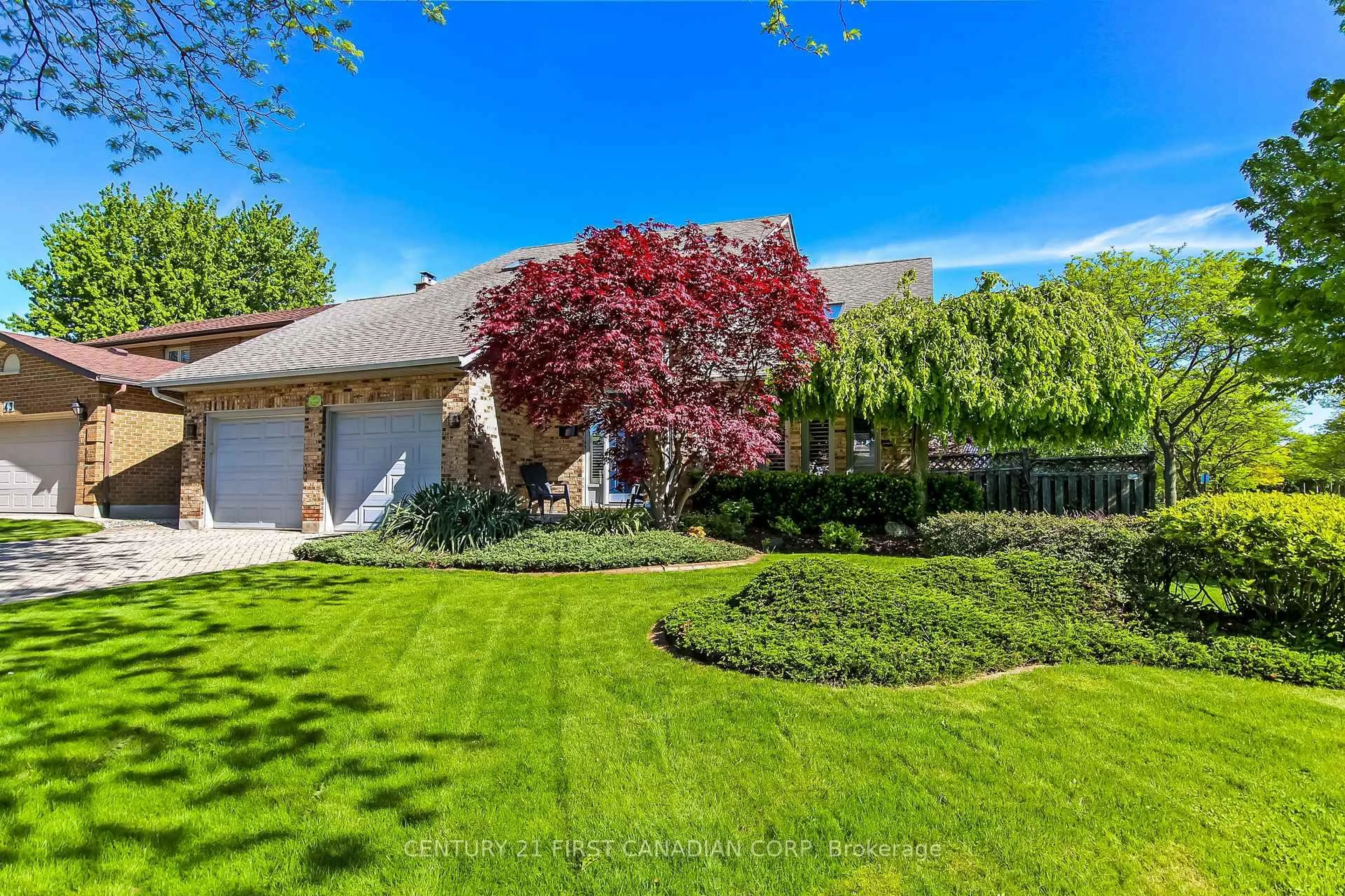 A pic from outside/outdoor area/front of a property/back of a property/a pic from drone, street for 47 Monte Vista Cres, London South Ontario N6J 4P2