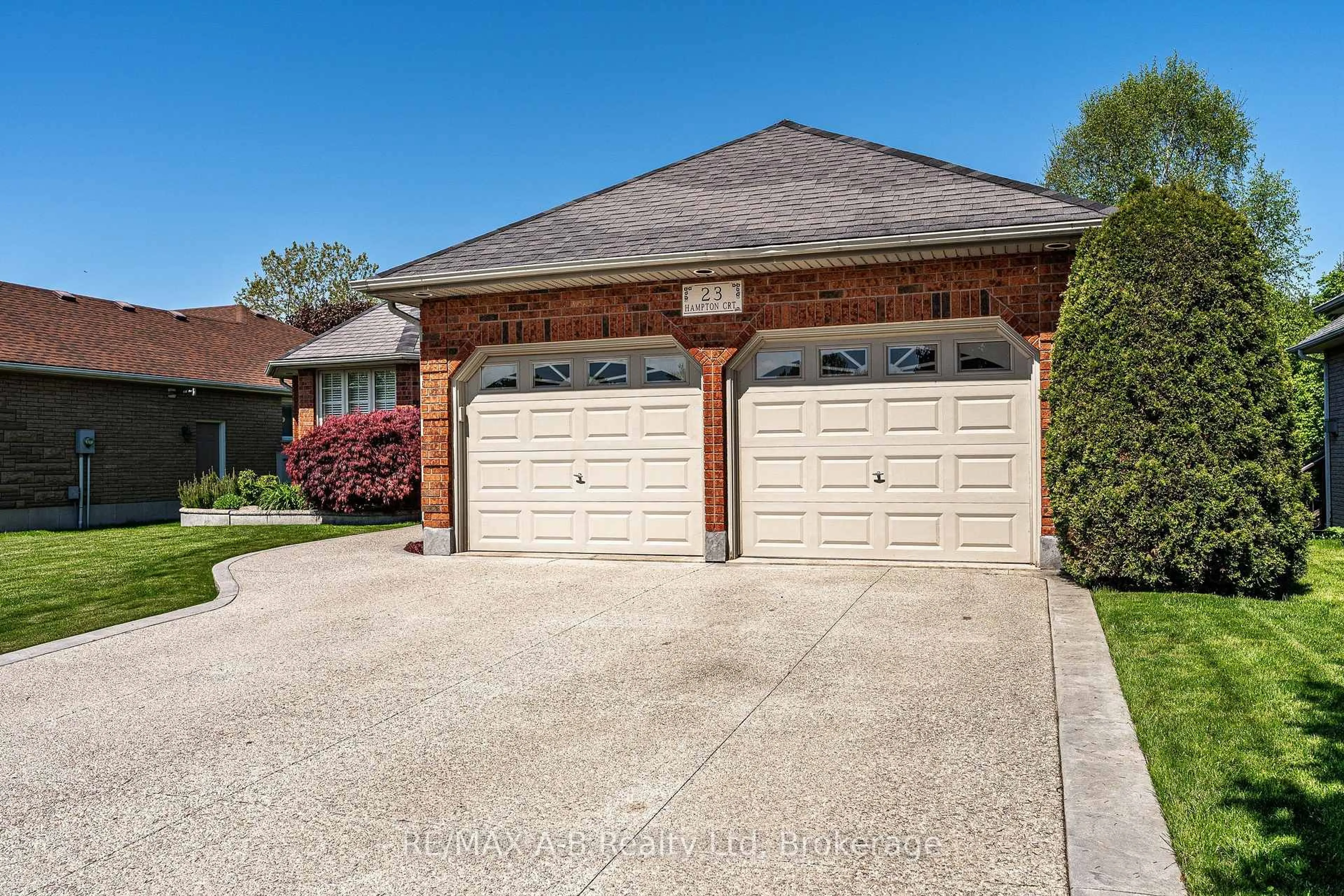 Home with brick exterior material, street for 23 Hampton Crt, Brant Ontario N0E 1N0