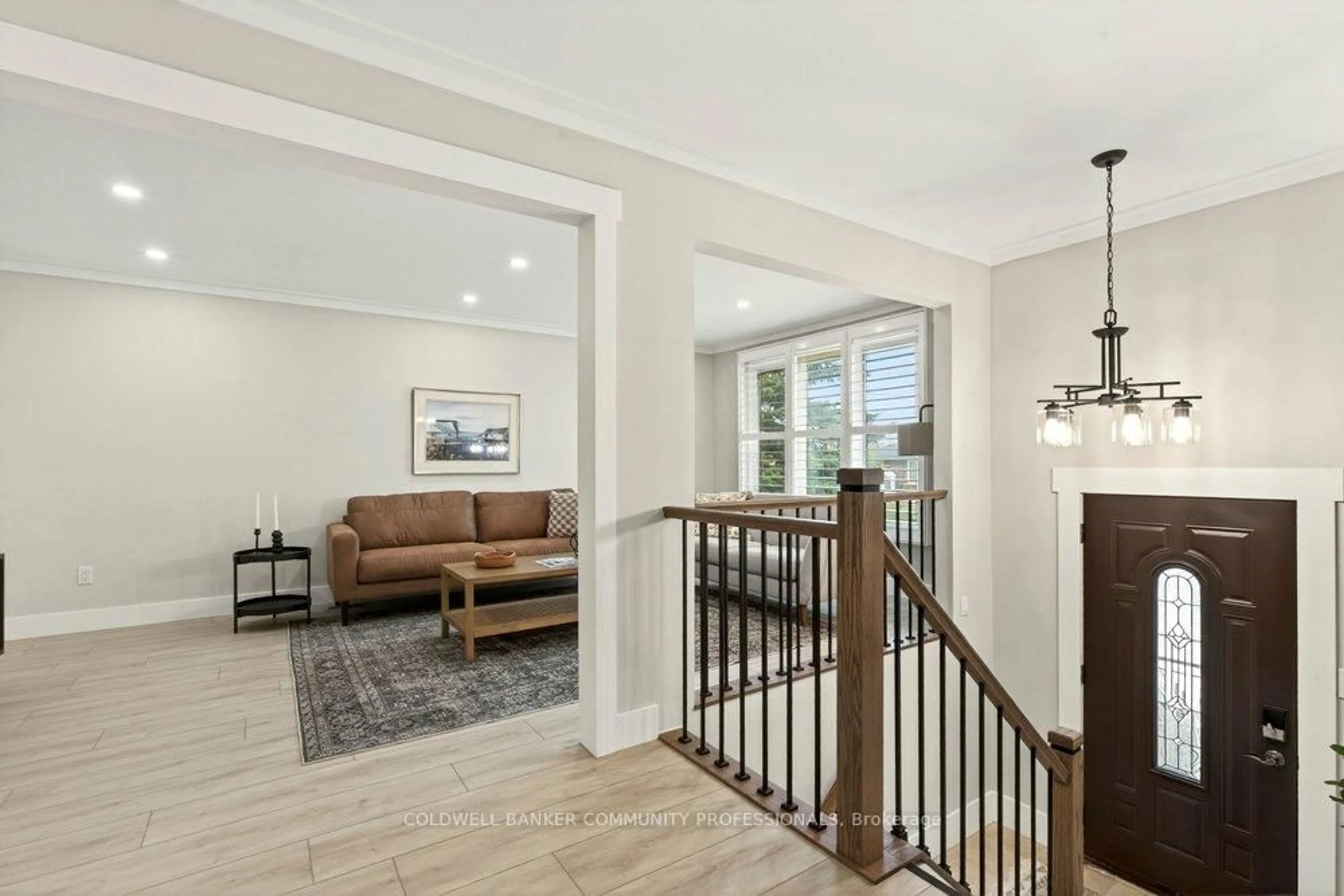 Indoor entryway for 116 Highridge Ave, Hamilton Ontario L8E 3Y9