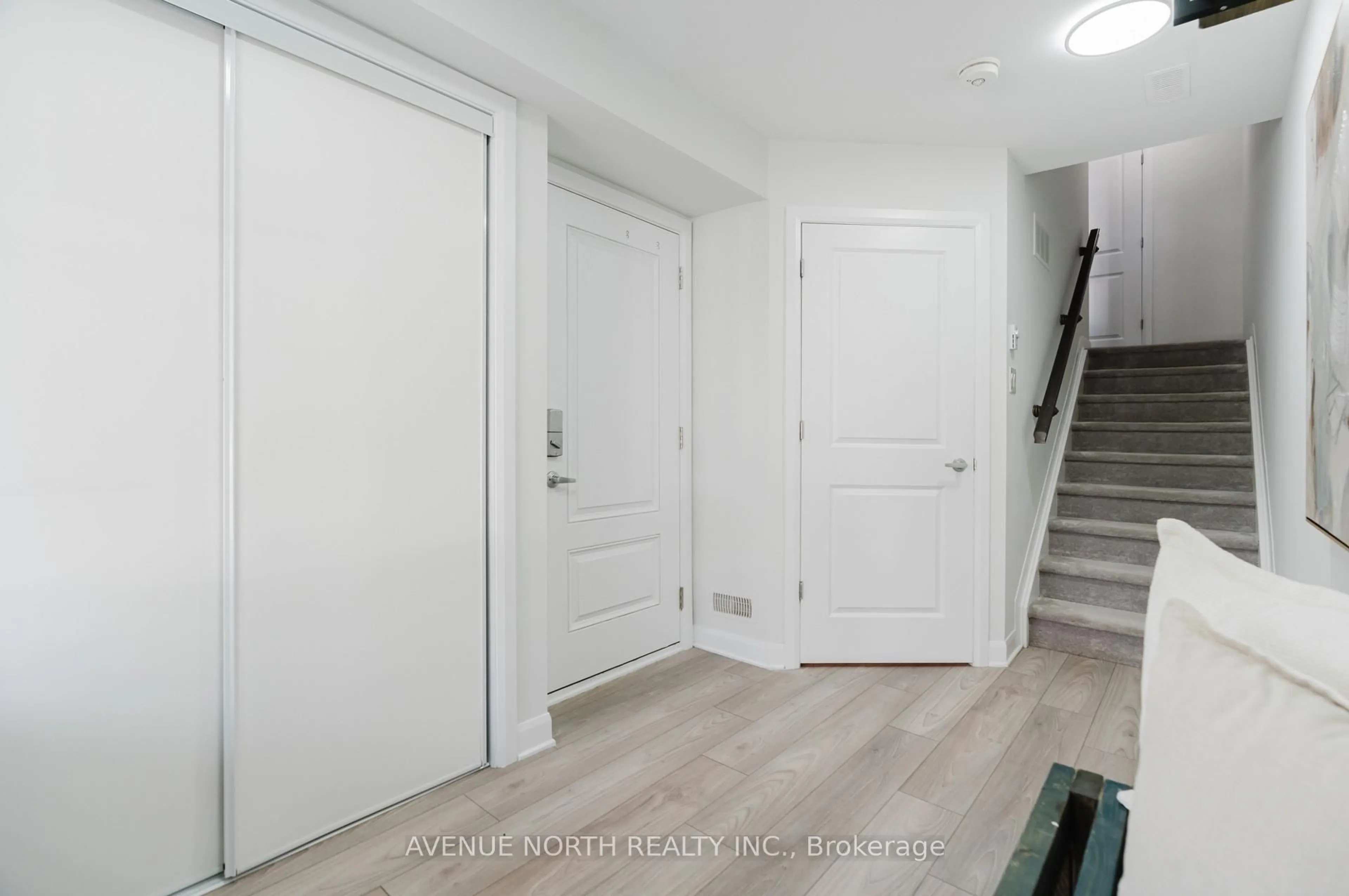 Indoor entryway for 209 Attwell Private, Ottawa Ontario K2K 0P6