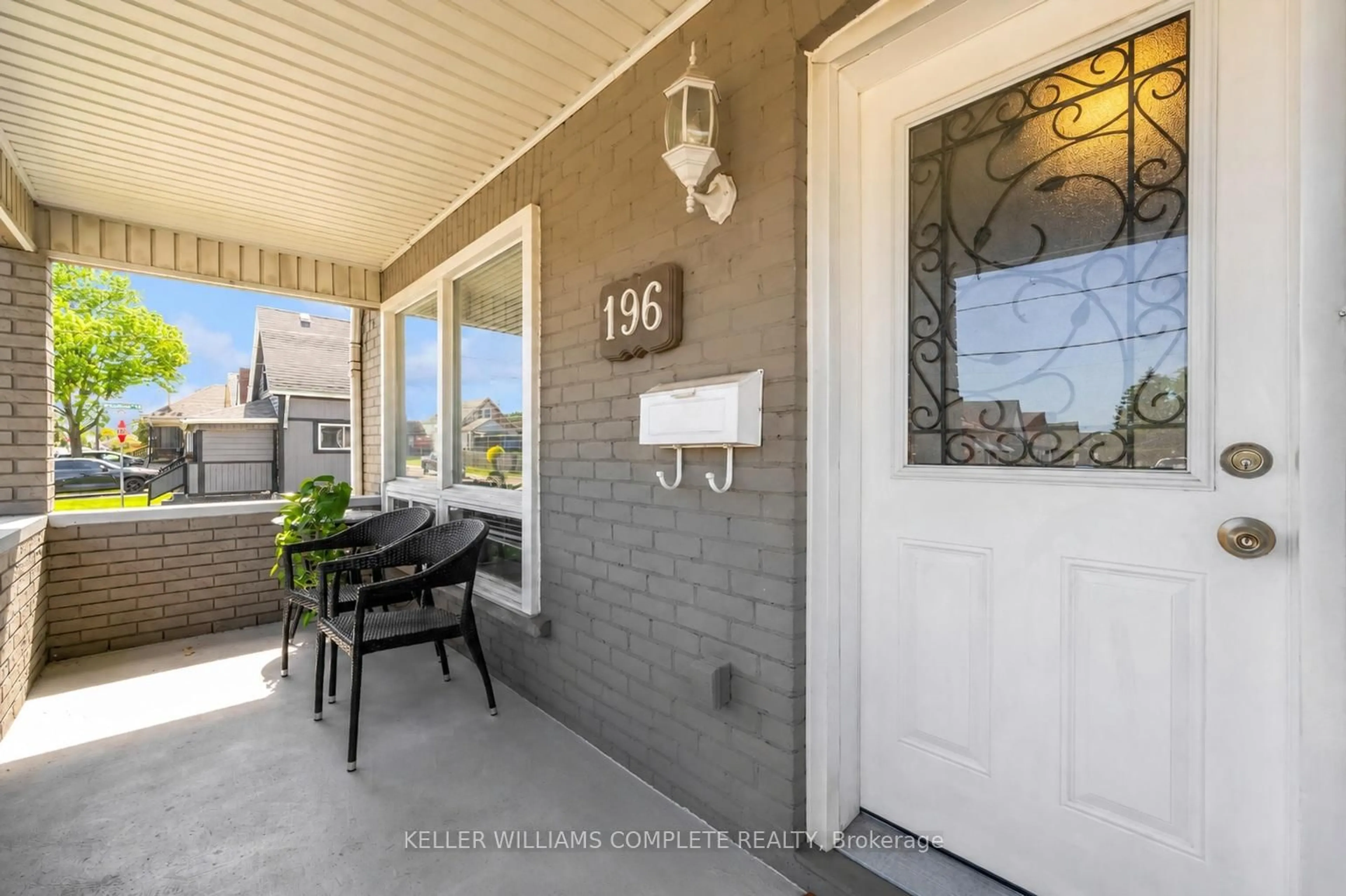 Indoor entryway for 196 CAMPBELL Ave, Hamilton Ontario L8H 2G3