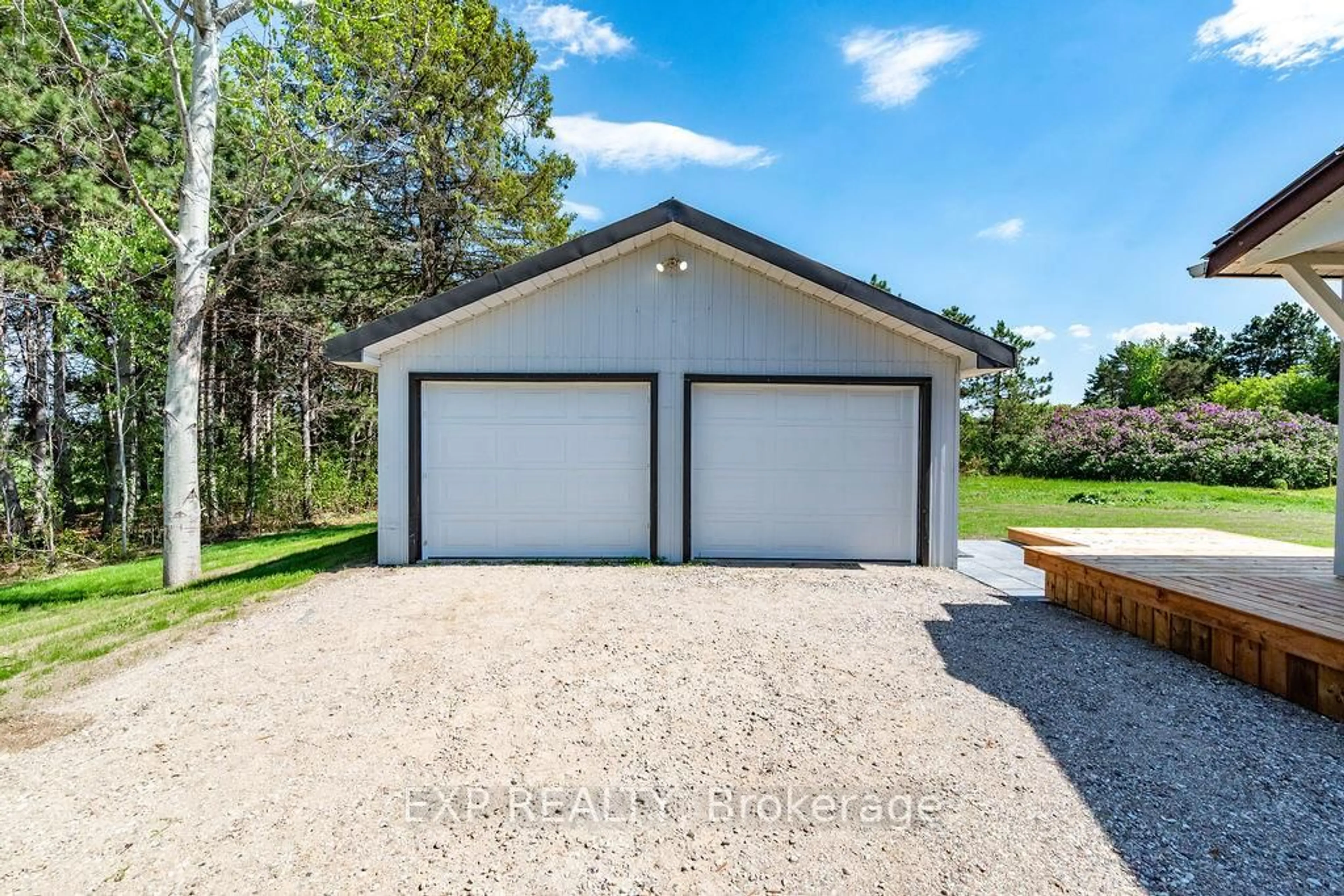Indoor garage for 1482 Gillan Rd, Renfrew Ontario K7V 3Z4