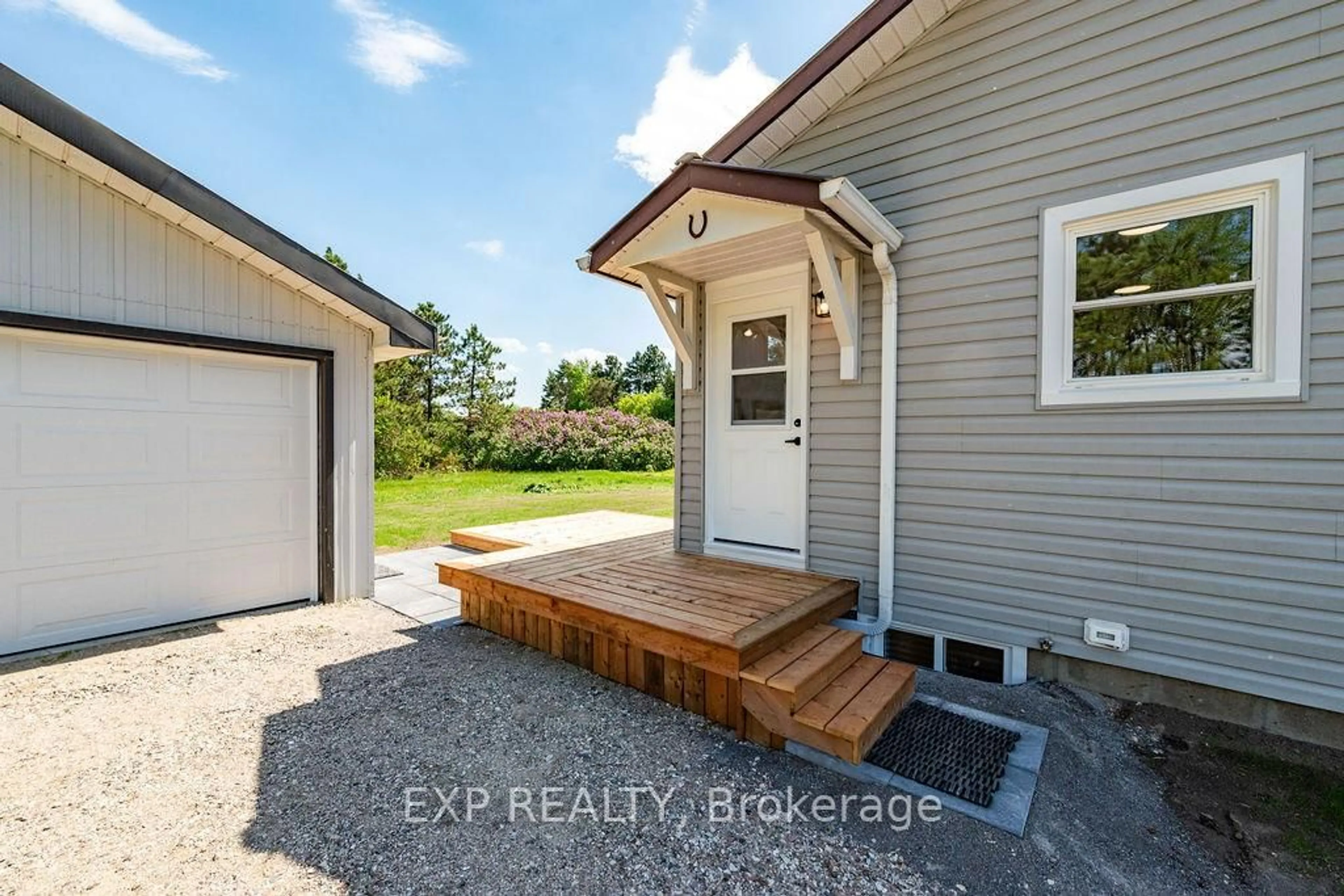 Indoor entryway for 1482 Gillan Rd, Renfrew Ontario K7V 3Z4