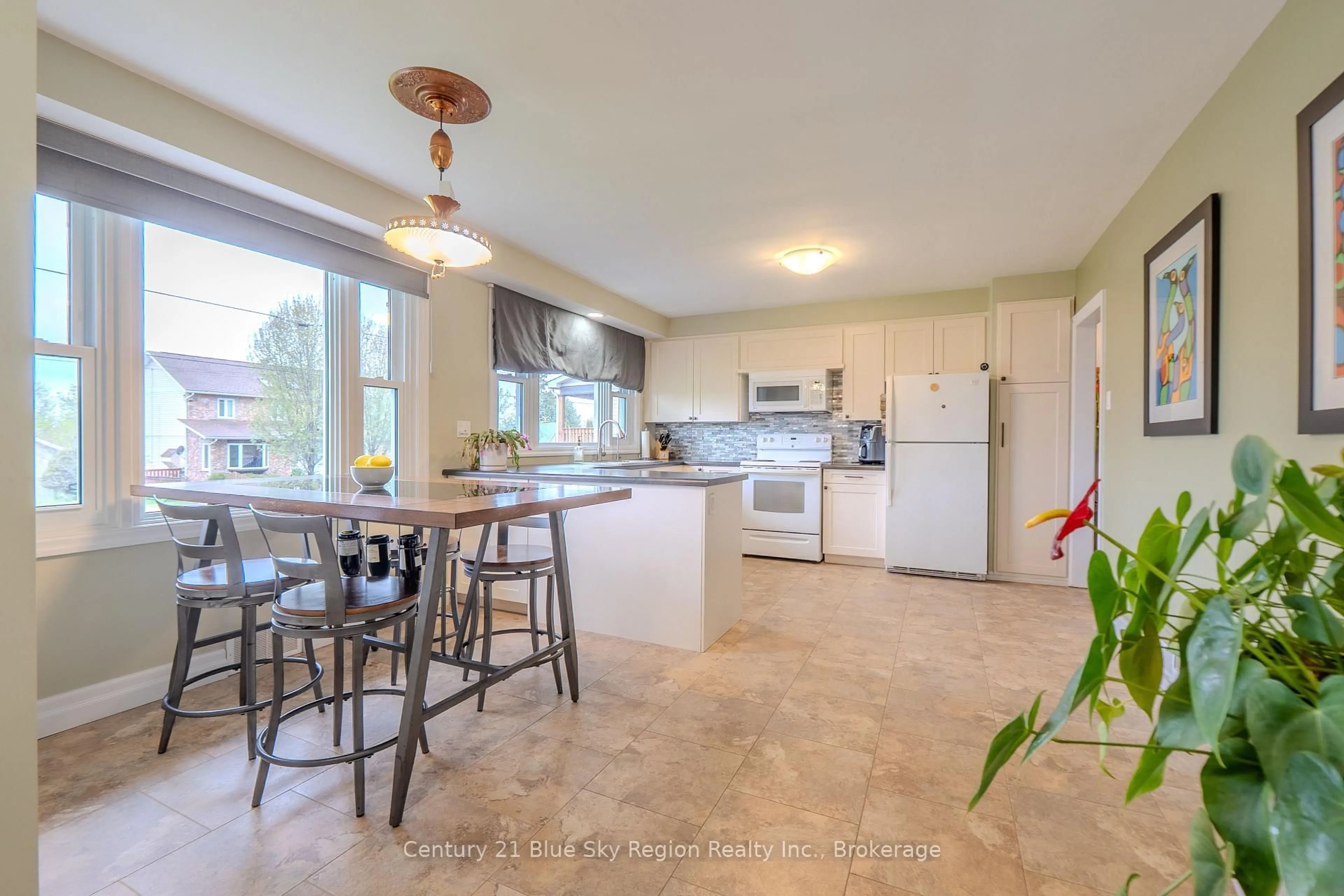 Open concept kitchen, ceramic/tile floor for 1052 COPELAND St, North Bay Ontario P1B 3E6
