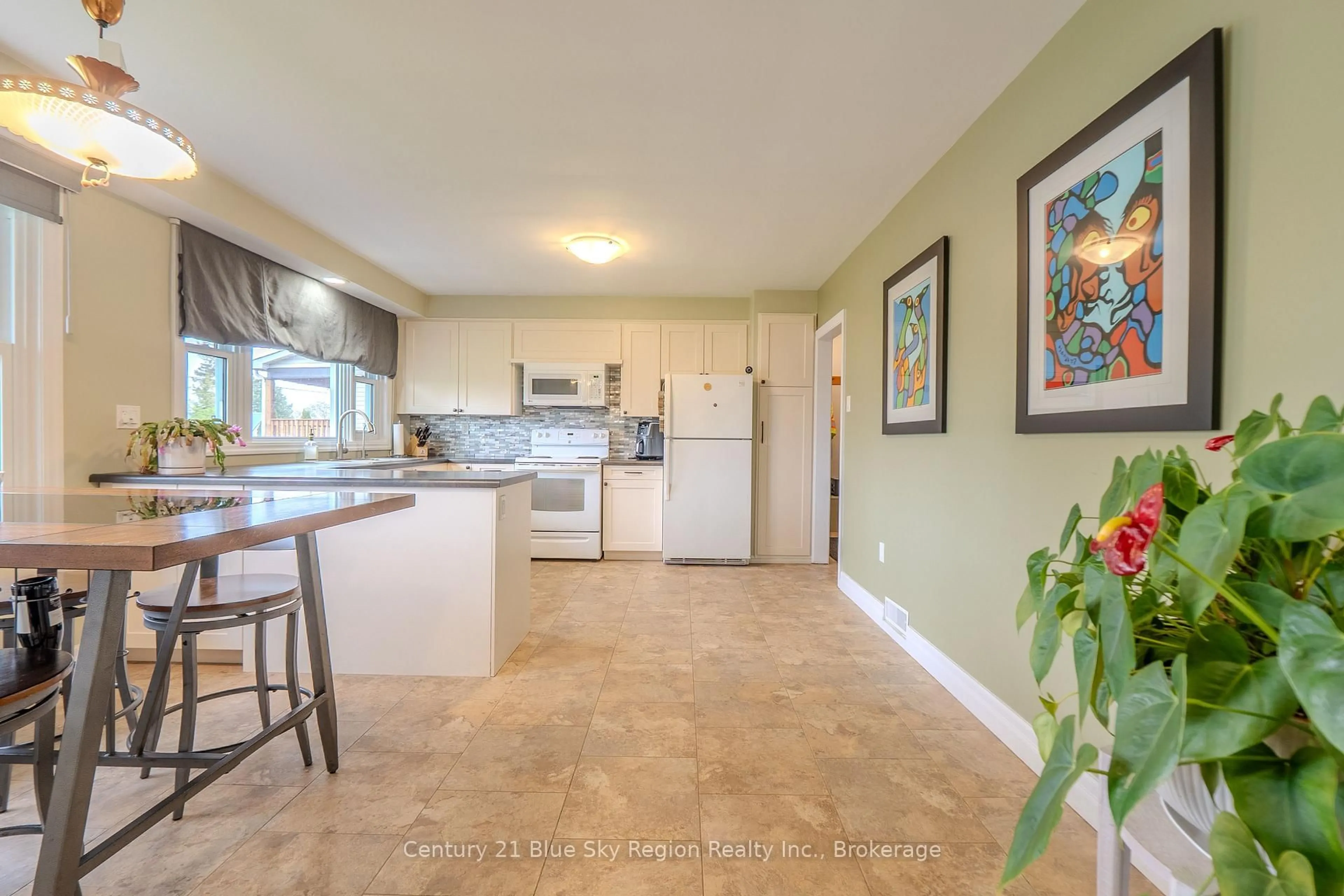 Open concept kitchen, ceramic/tile floor for 1052 COPELAND St, North Bay Ontario P1B 3E6