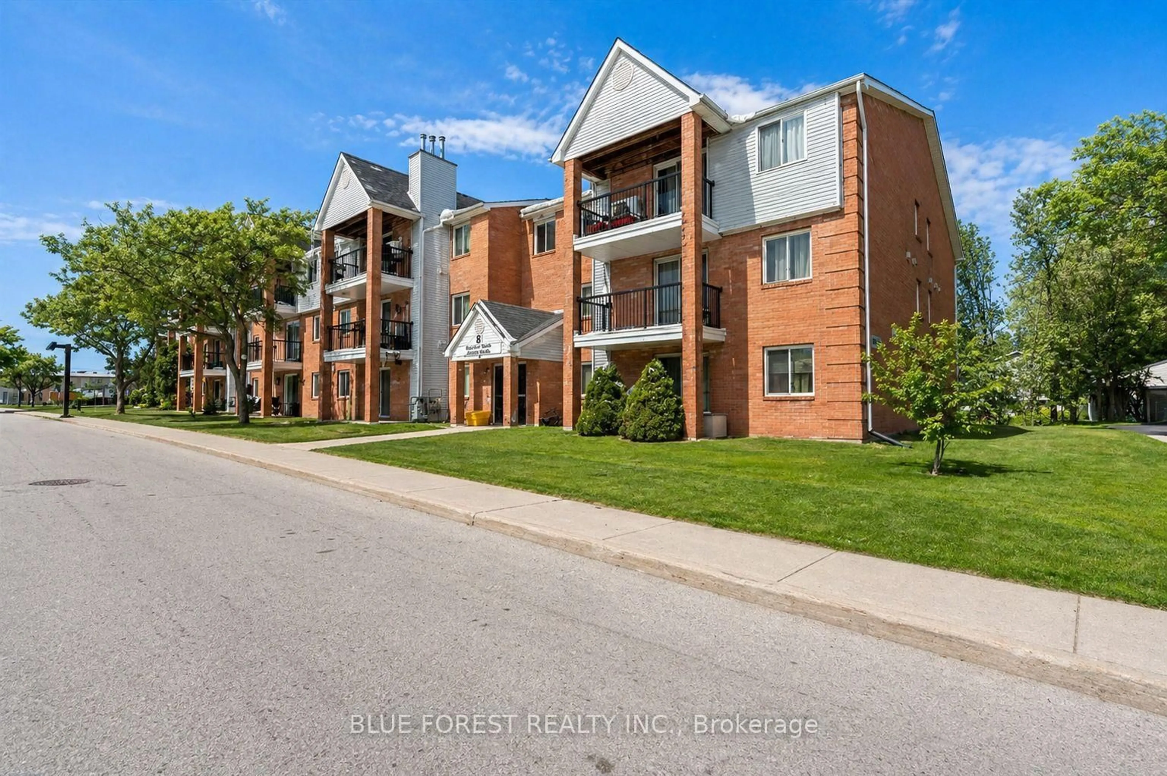 A pic from outside/outdoor area/front of a property/back of a property/a pic from drone, unknown for 1096 JALNA Blvd #41, London South Ontario N6E 3B8