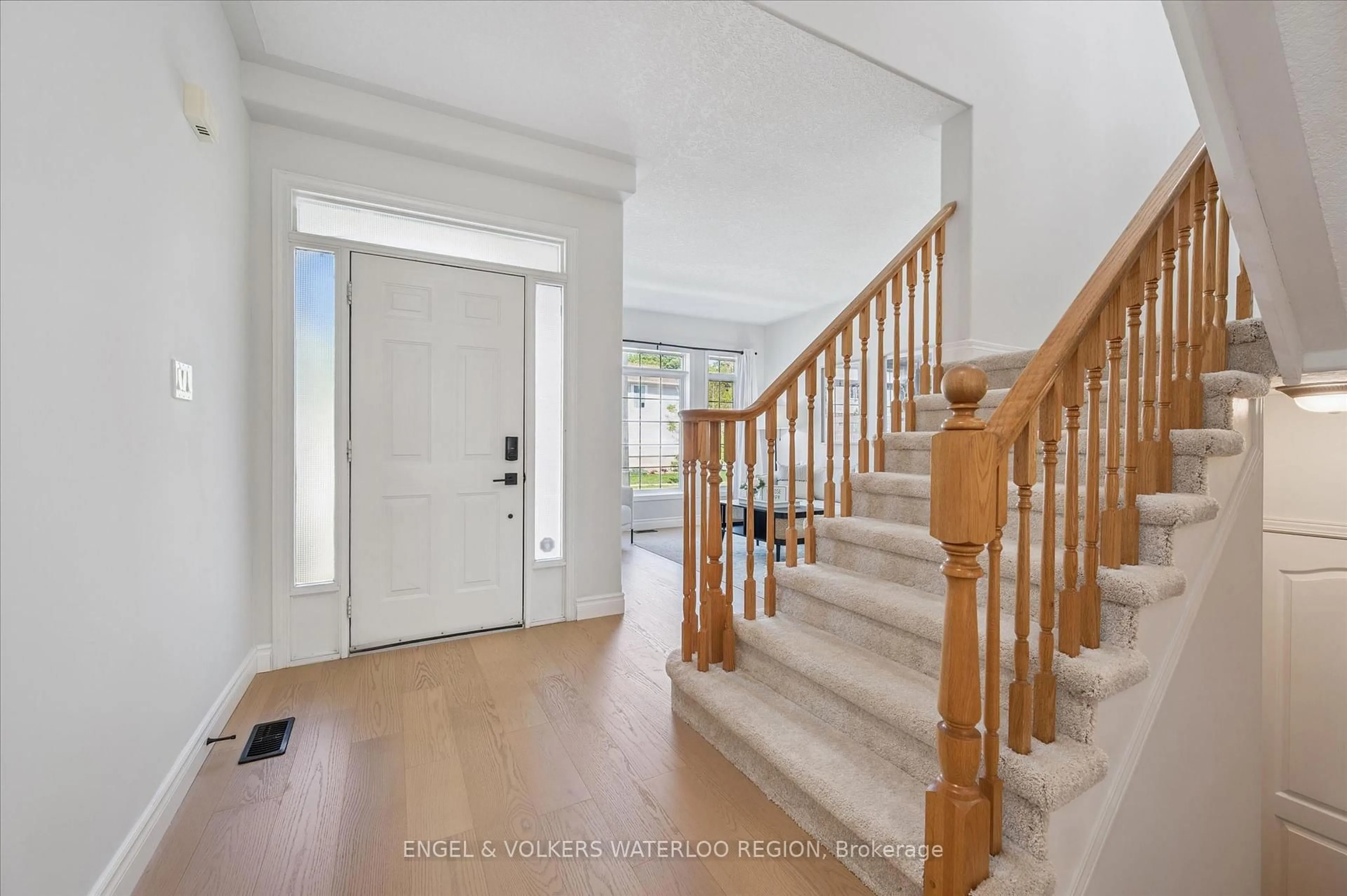 Indoor entryway for 558 Winterburg Walk, Waterloo Ontario N2V 2N9