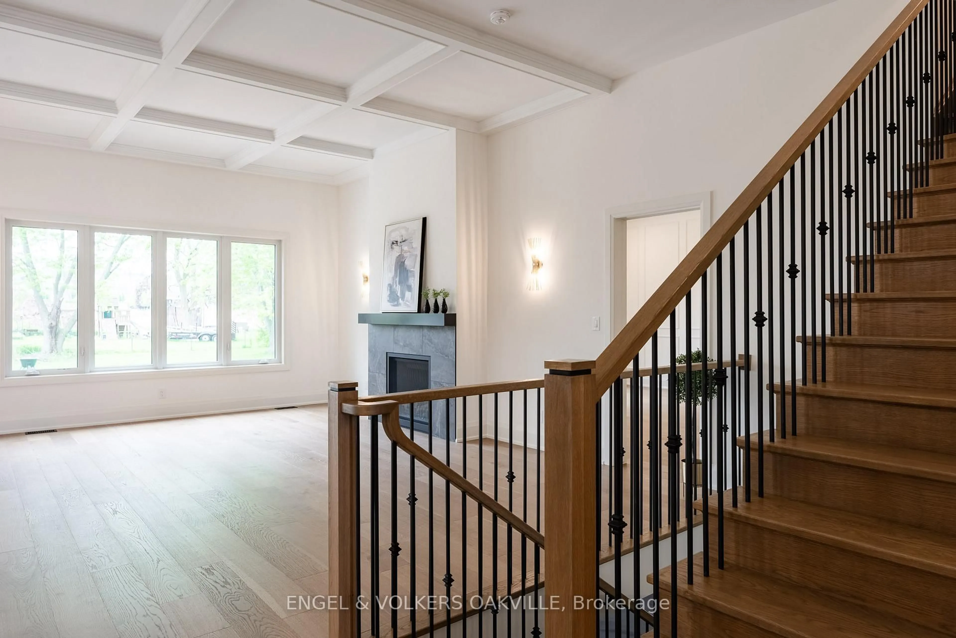 Indoor foyer for 727 Warner Rd, Niagara-on-the-Lake Ontario L0S 1P0