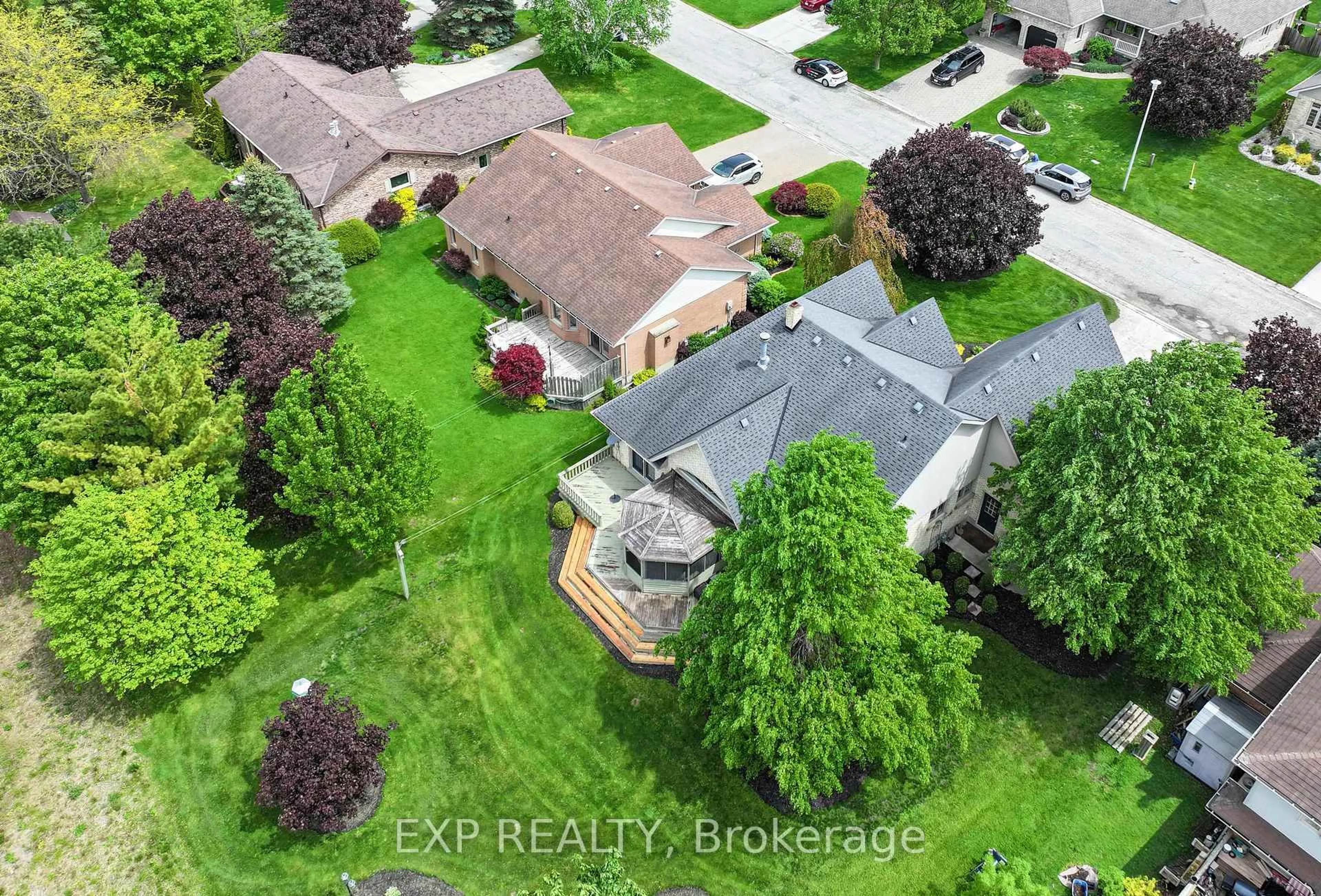 A pic from outside/outdoor area/front of a property/back of a property/a pic from drone, street for 90 Michelin Ave, Warwick Ontario N0M 2S0