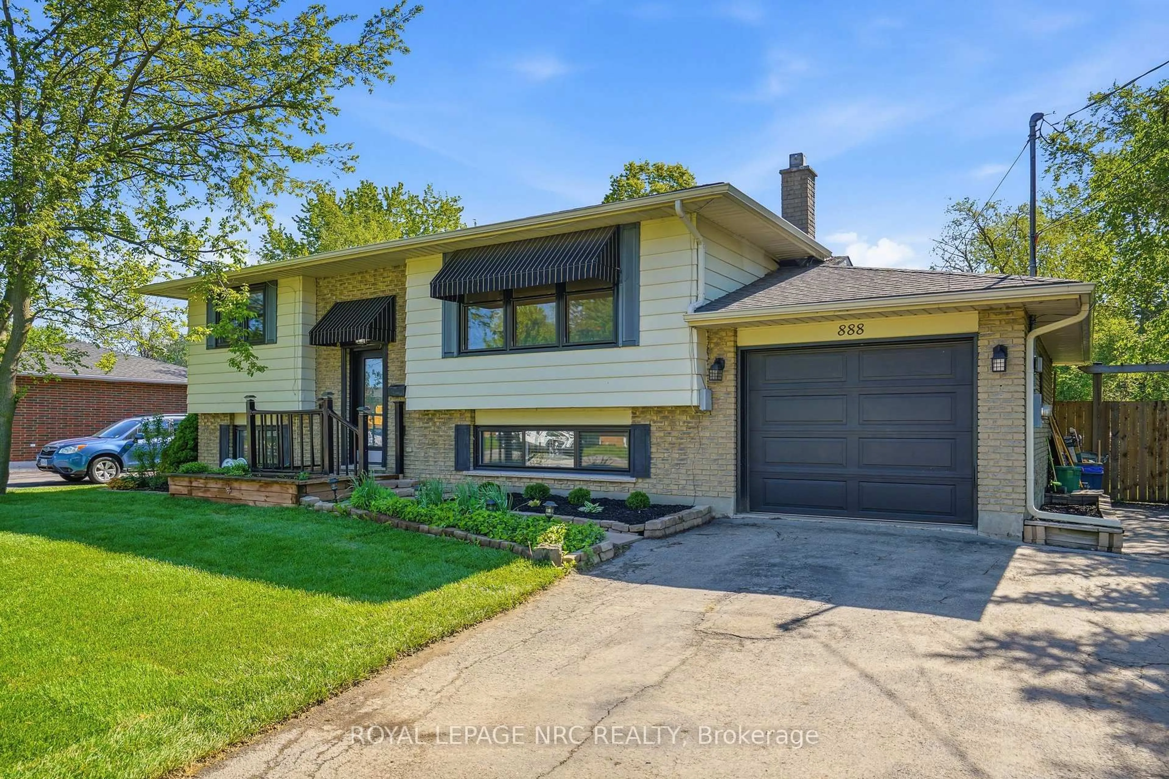 Home with brick exterior material, street for 888 Grandview Rd, Fort Erie Ontario L2A 4V7