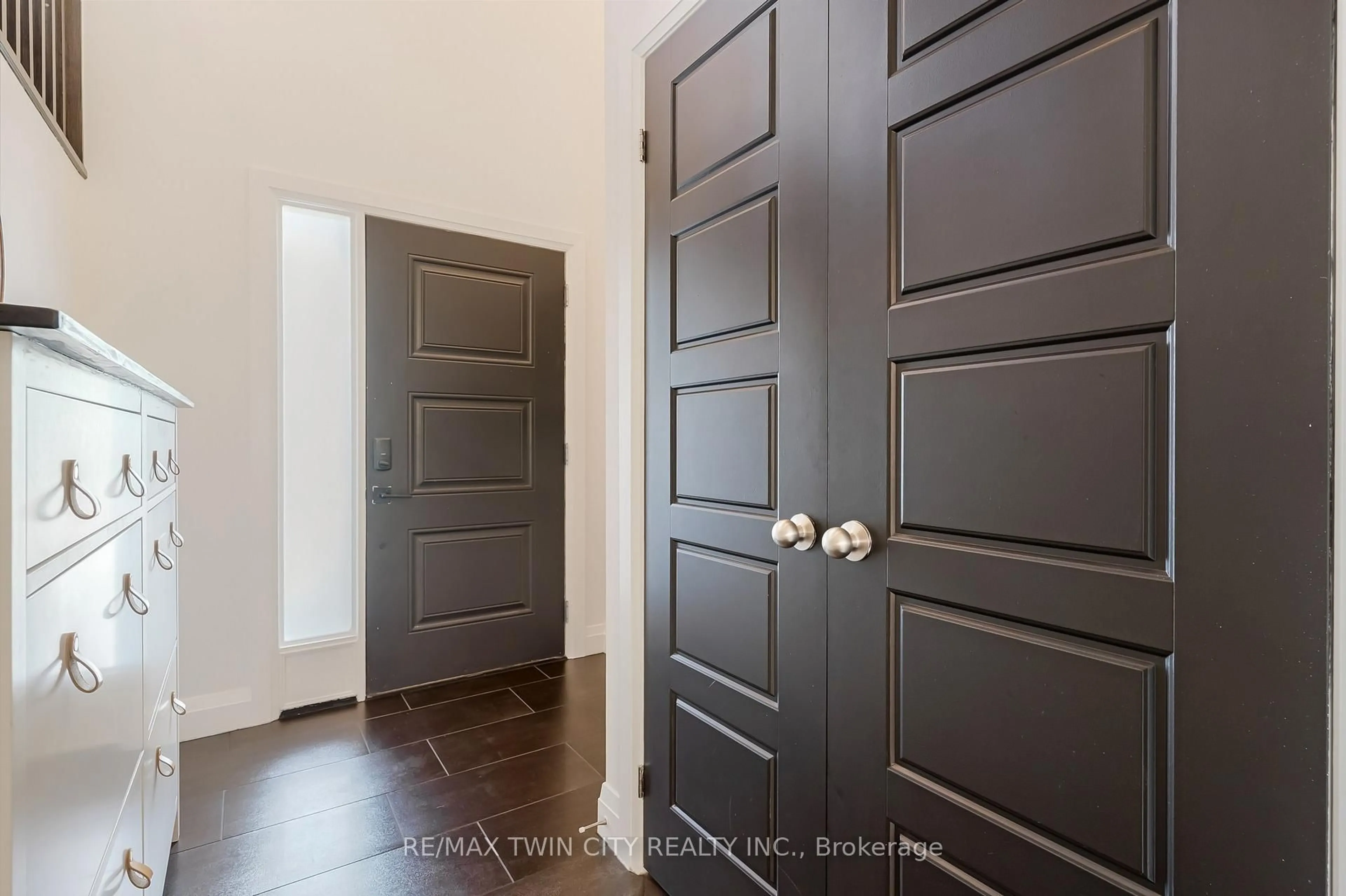 Indoor entryway for 195 Hardcastle Dr, Cambridge Ontario N1S 0A8