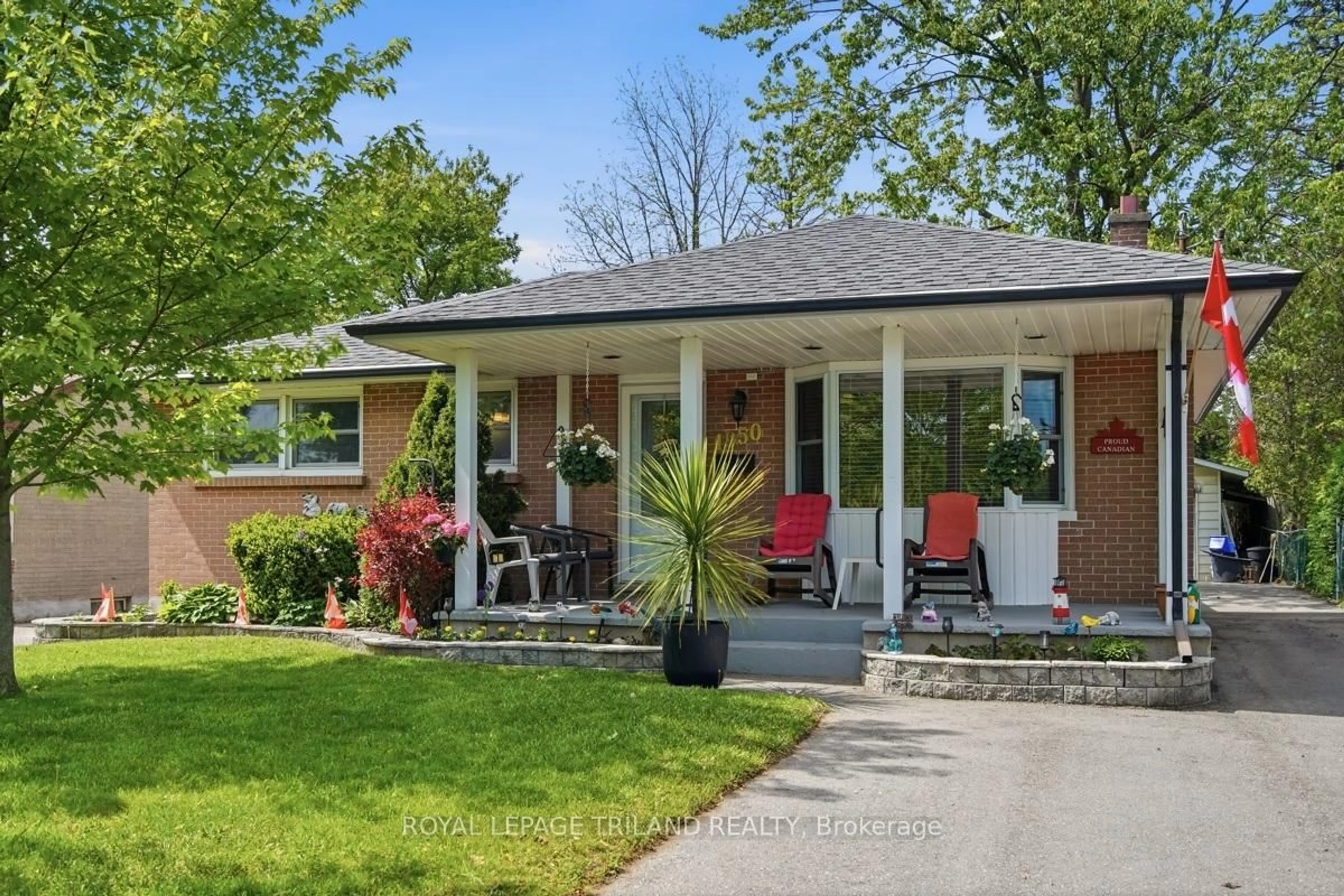 Patio, street for 1950 Duluth Cres, London East Ontario N5V 1H7