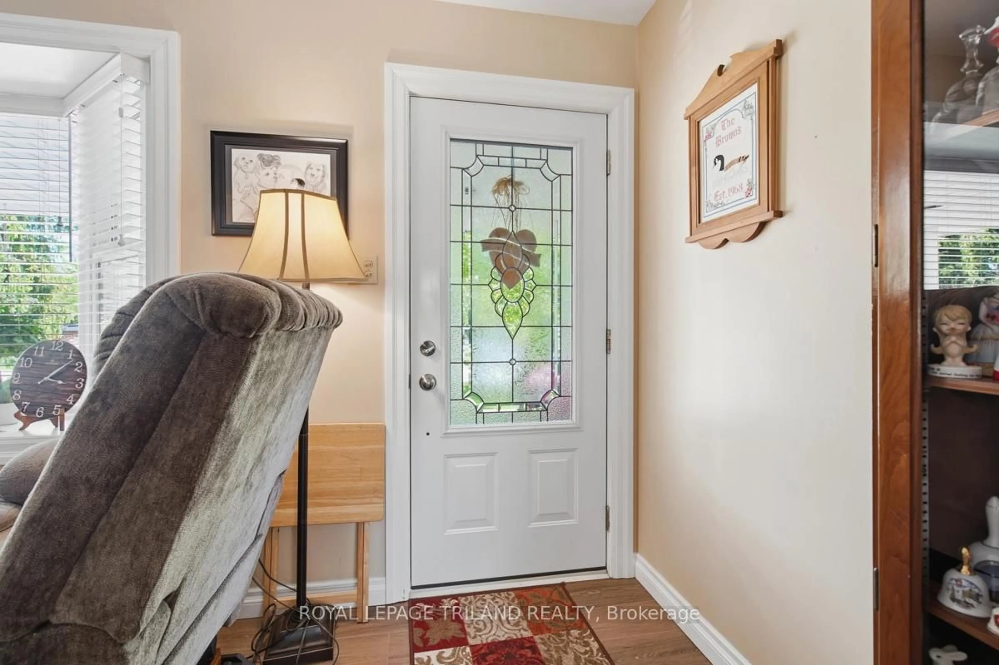 Indoor entryway for 1950 Duluth Cres, London East Ontario N5V 1H7