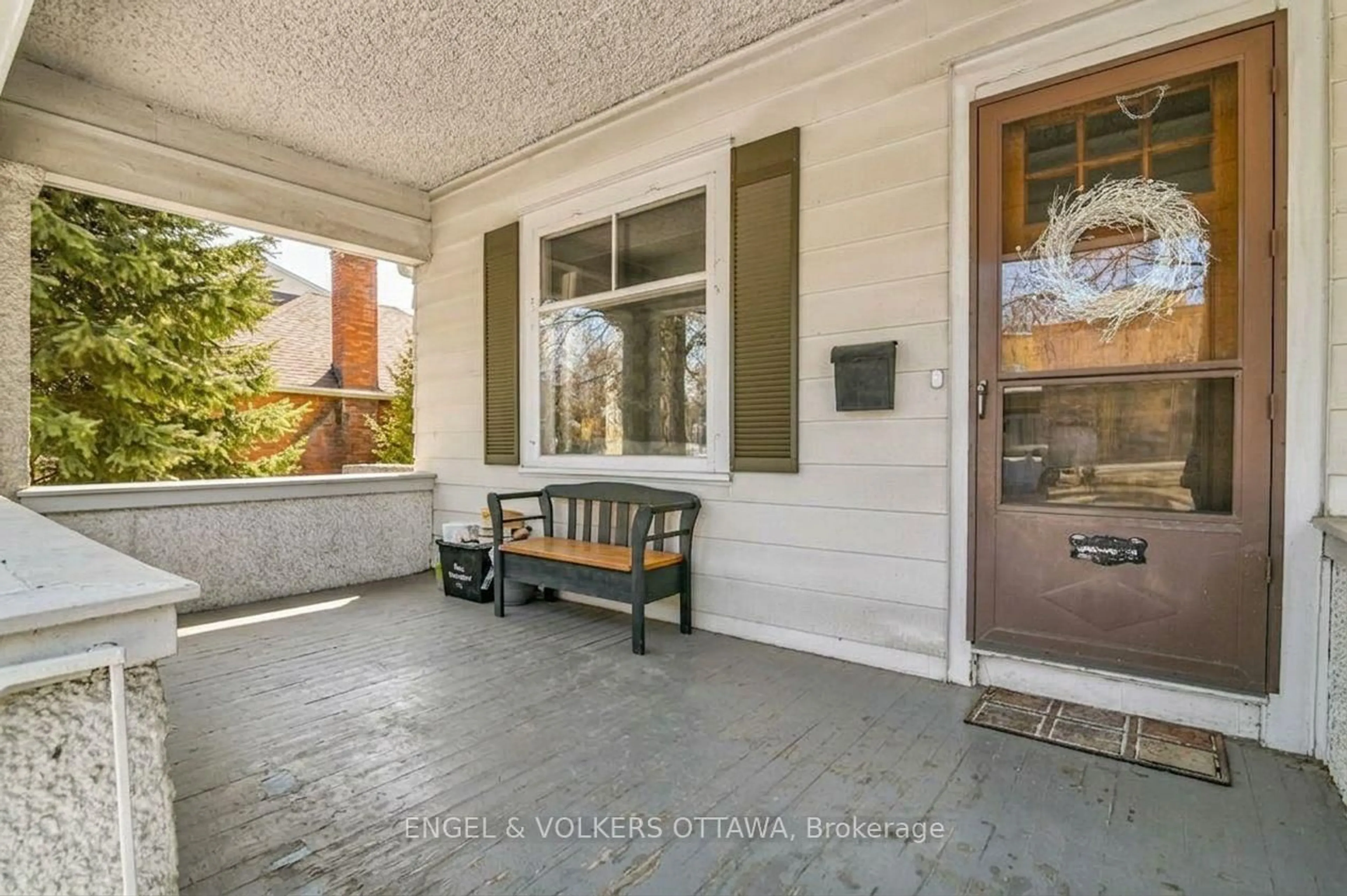 Patio, street for 650 Churchill Ave, Ottawa Ontario K1Z 5G1