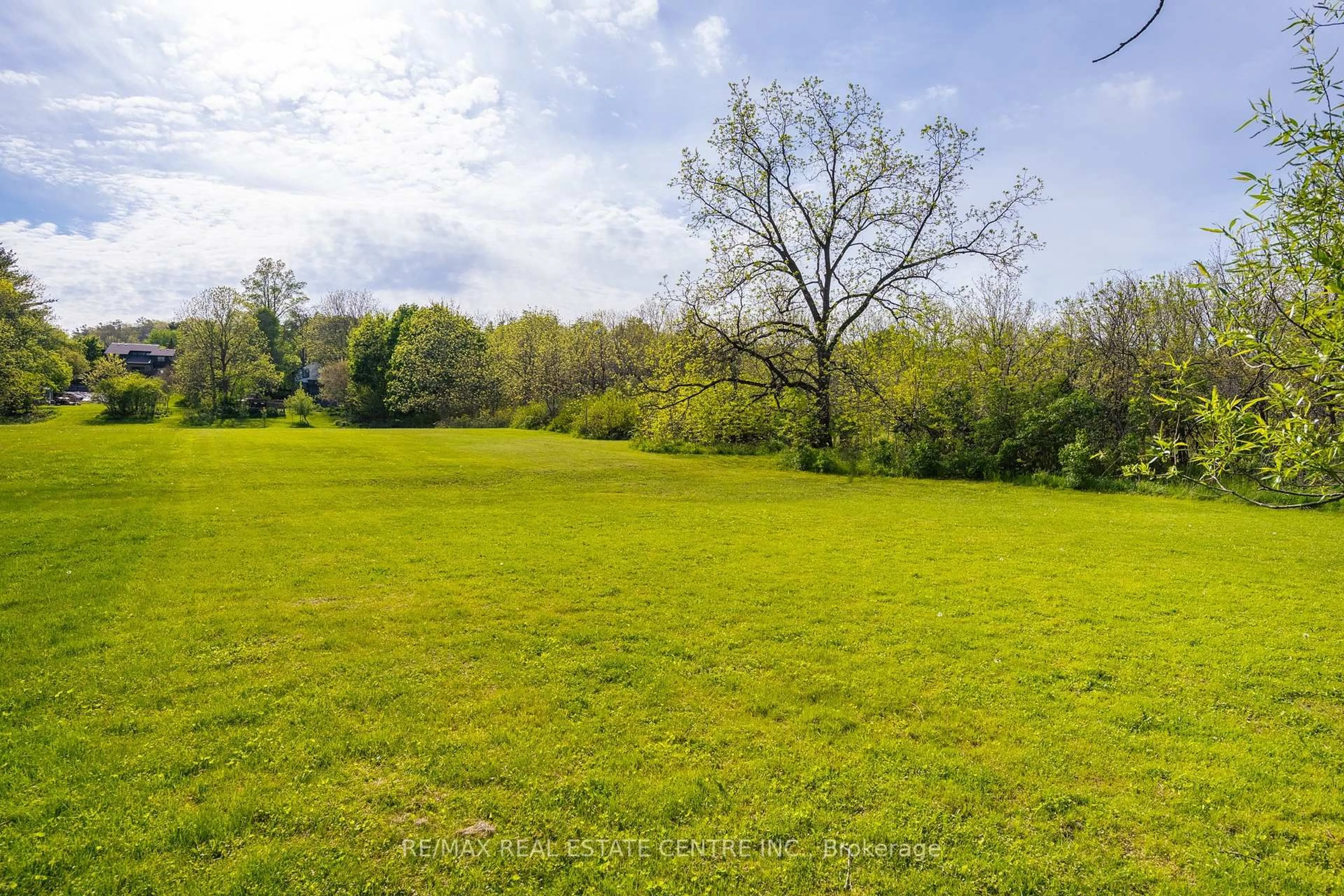 A pic from outside/outdoor area/front of a property/back of a property/a pic from drone, forest/trees view for 287 West River Rd, Cambridge Ontario N1R 5S5