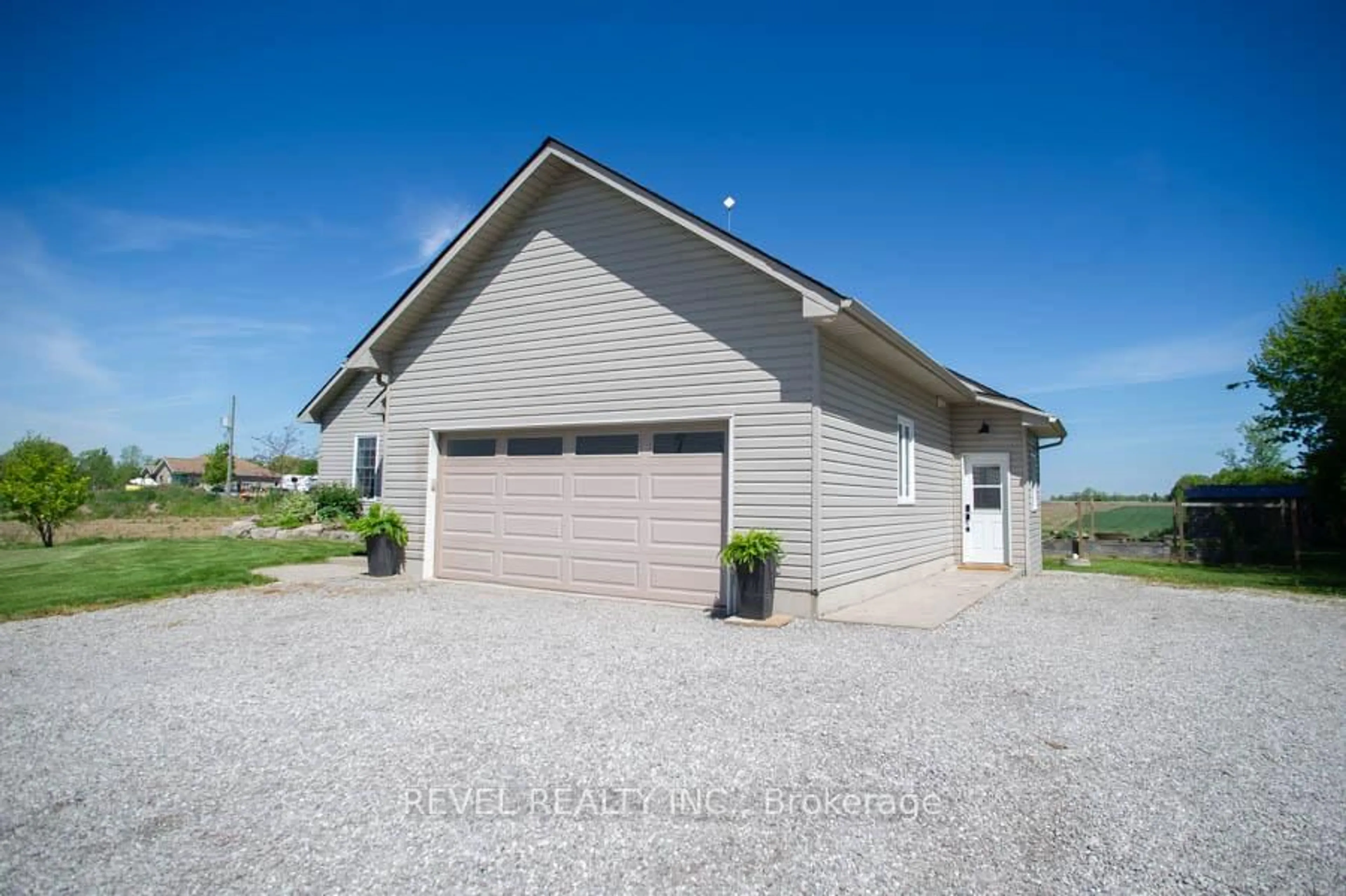 Indoor garage for 1843 Concession 6 Walpole, Haldimand Ontario N0A 1J0
