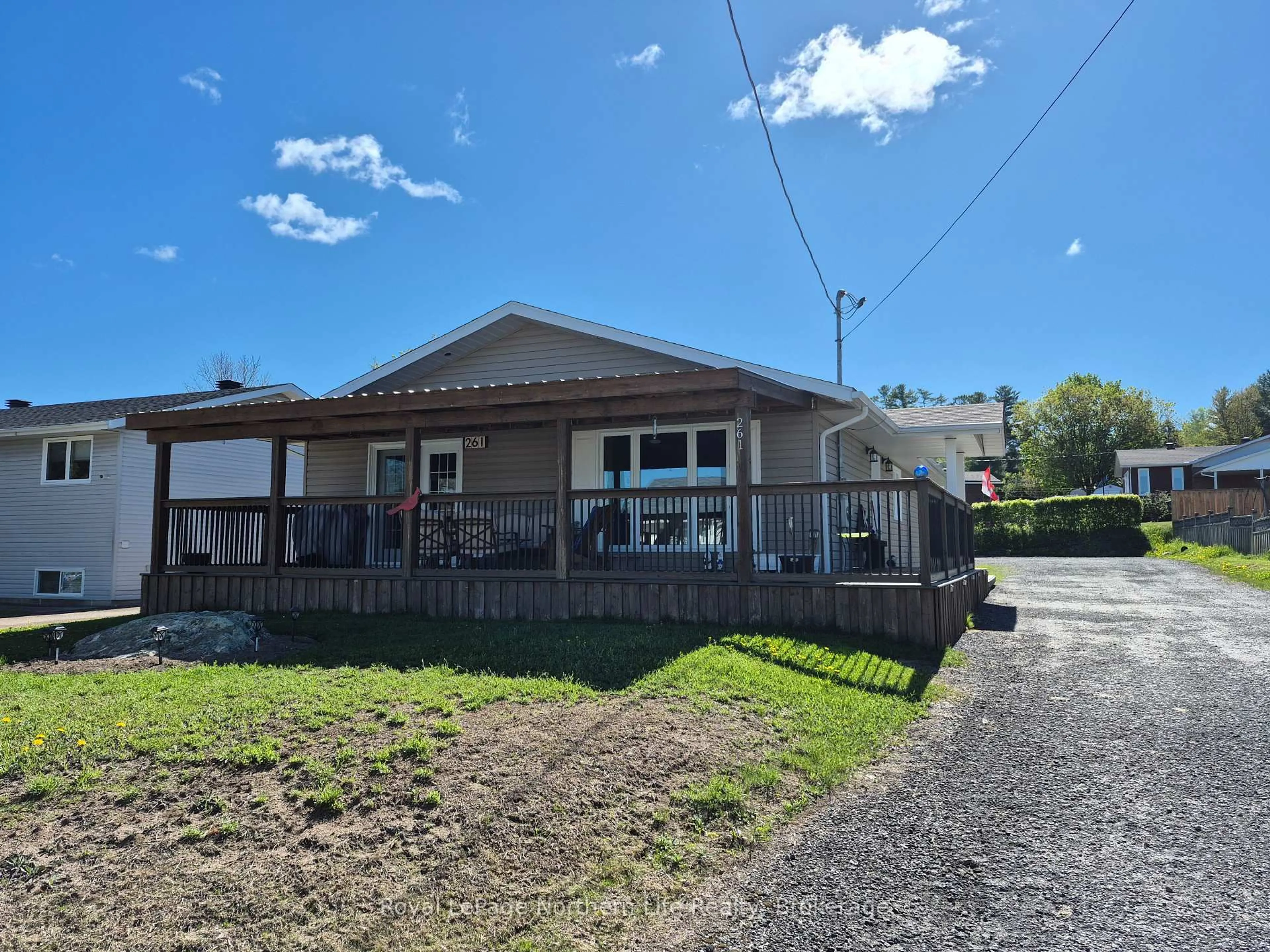 A pic from outside/outdoor area/front of a property/back of a property/a pic from drone, building for 261 BROOK St, Mattawa Ontario P0H 1V0