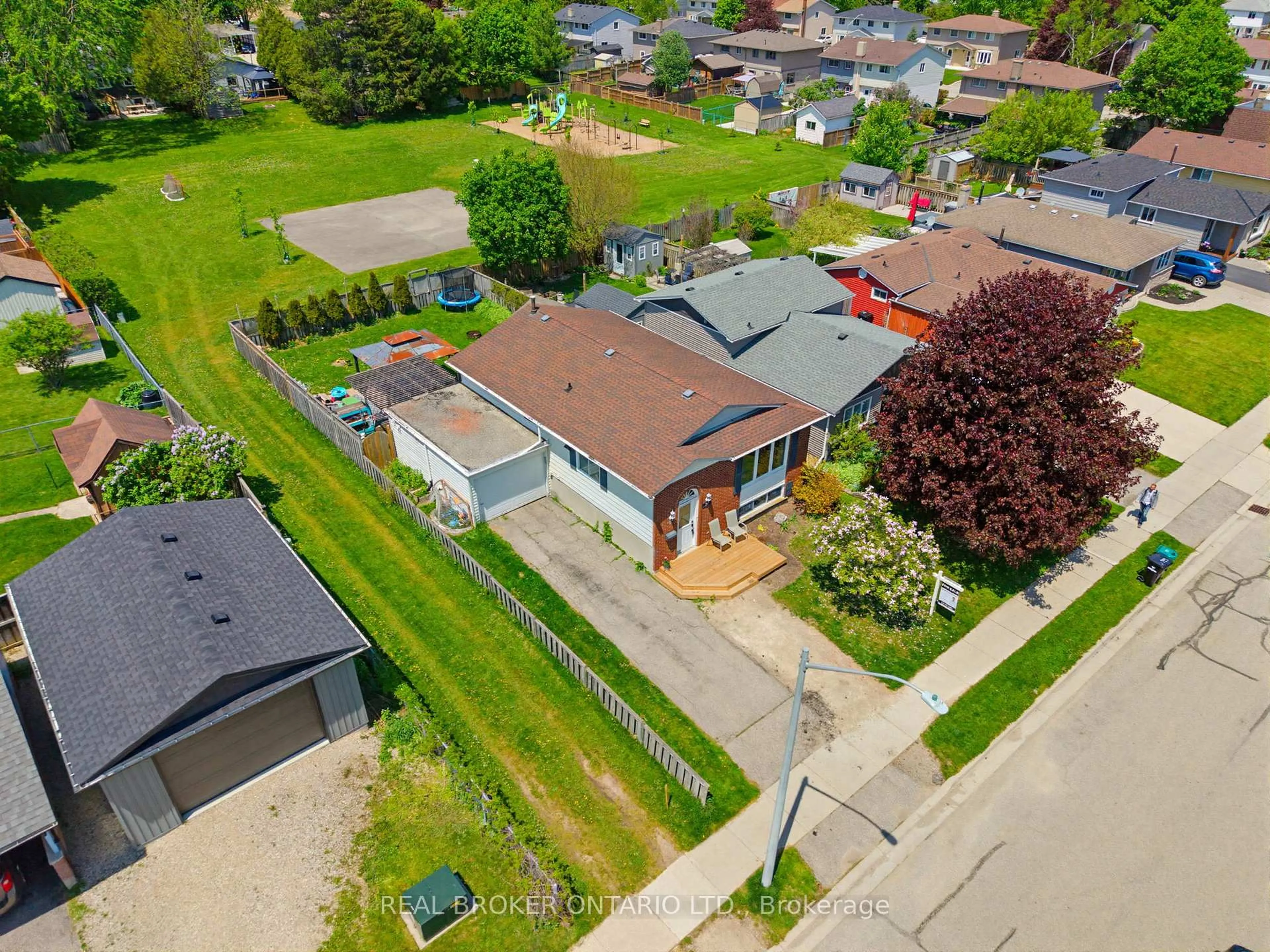 A pic from outside/outdoor area/front of a property/back of a property/a pic from drone, street for 26 Aspen Cres, Woolwich Ontario N3B 1J8