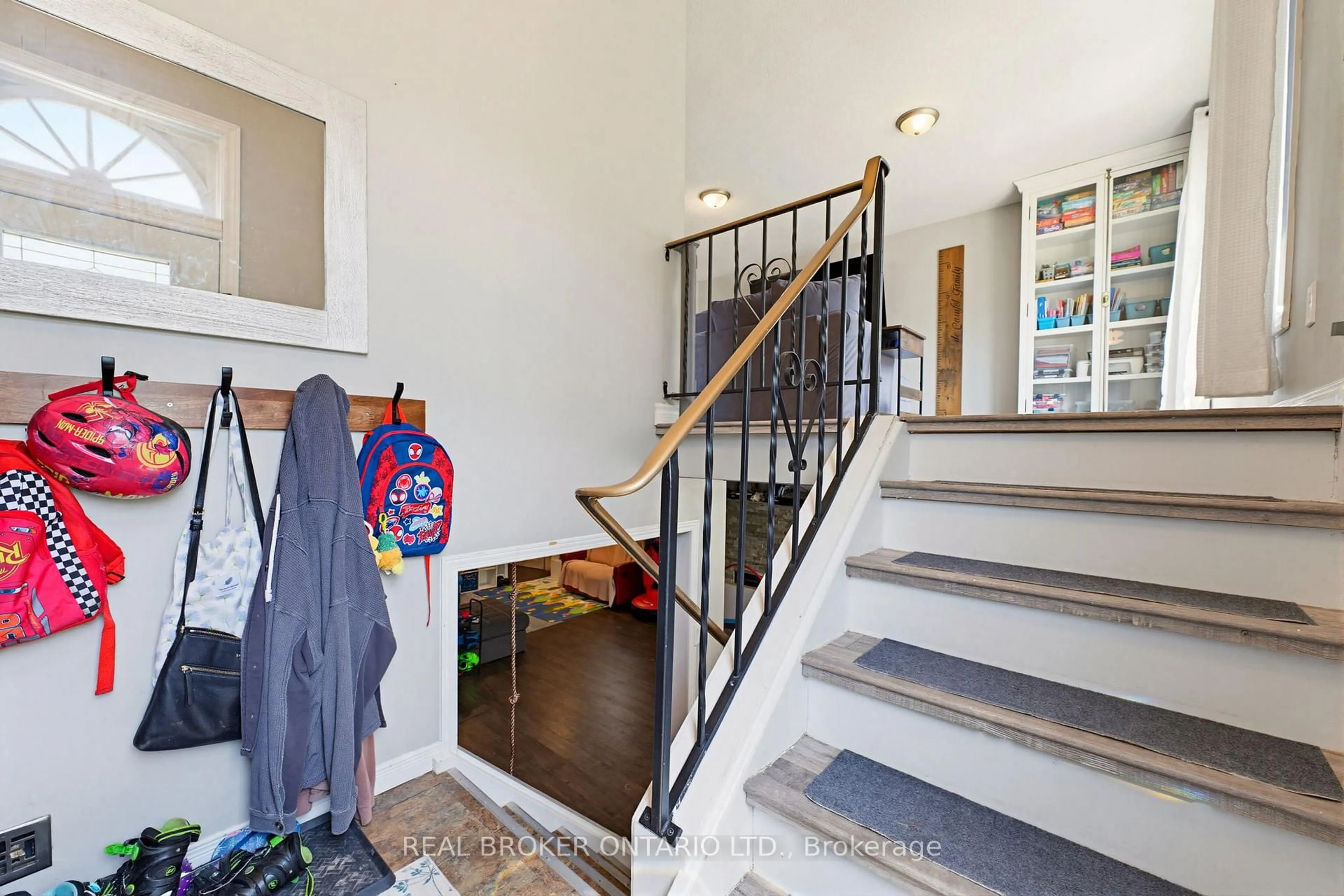 Indoor entryway for 26 Aspen Cres, Woolwich Ontario N3B 1J8