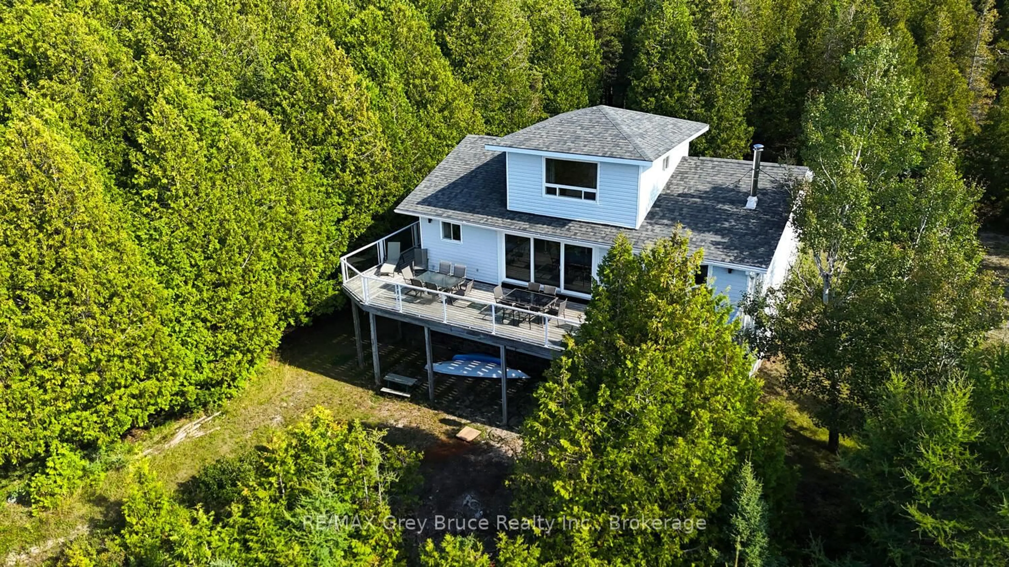 A pic from outside/outdoor area/front of a property/back of a property/a pic from drone, unknown for 952 Dorcas Bay Rd, Northern Bruce Peninsula Ontario N0H 2R0