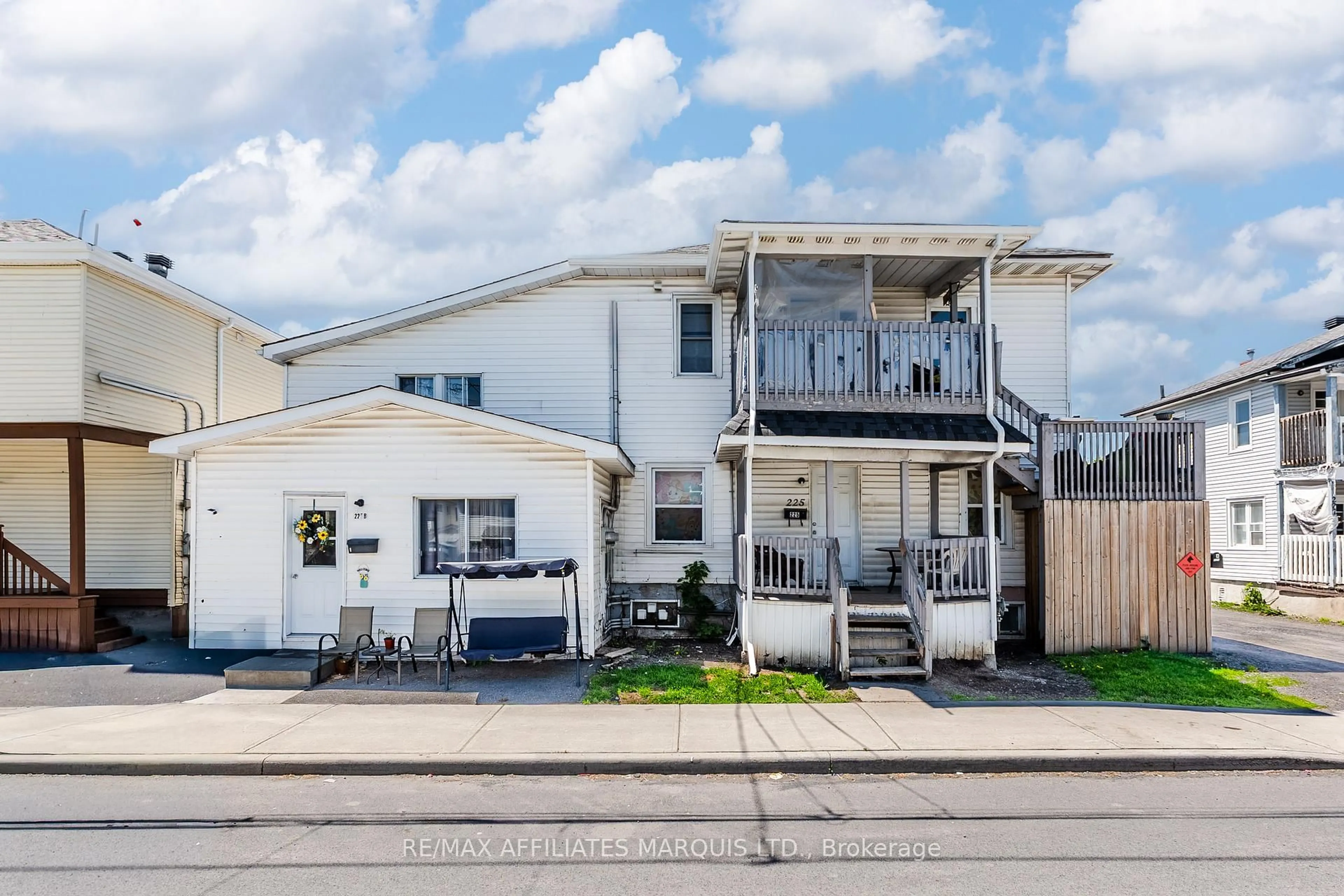 Home with vinyl exterior material, street for 225 Louisa St, Cornwall Ontario K6H 4P9
