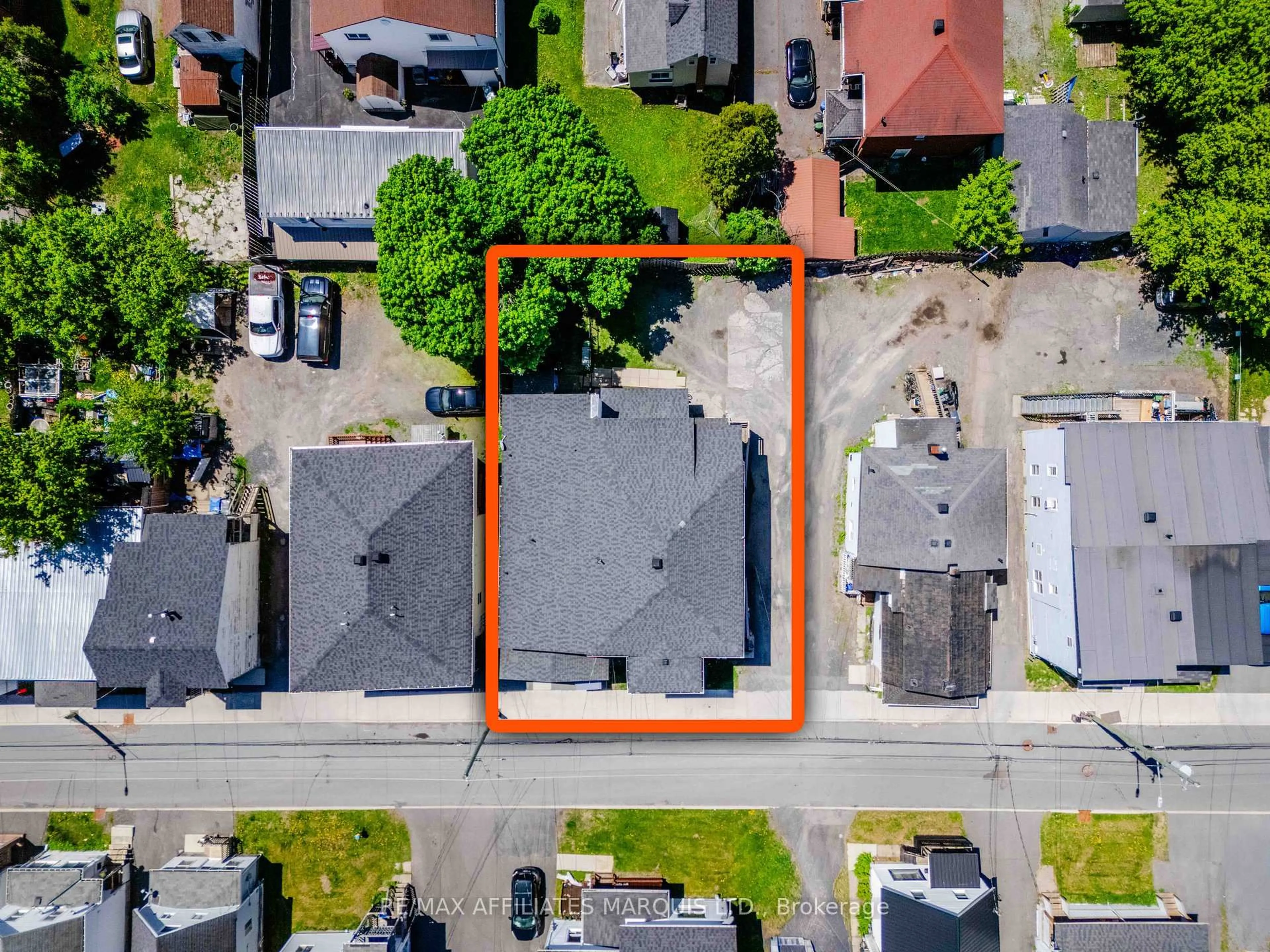 A pic from outside/outdoor area/front of a property/back of a property/a pic from drone, street for 225 Louisa St, Cornwall Ontario K6H 4P9