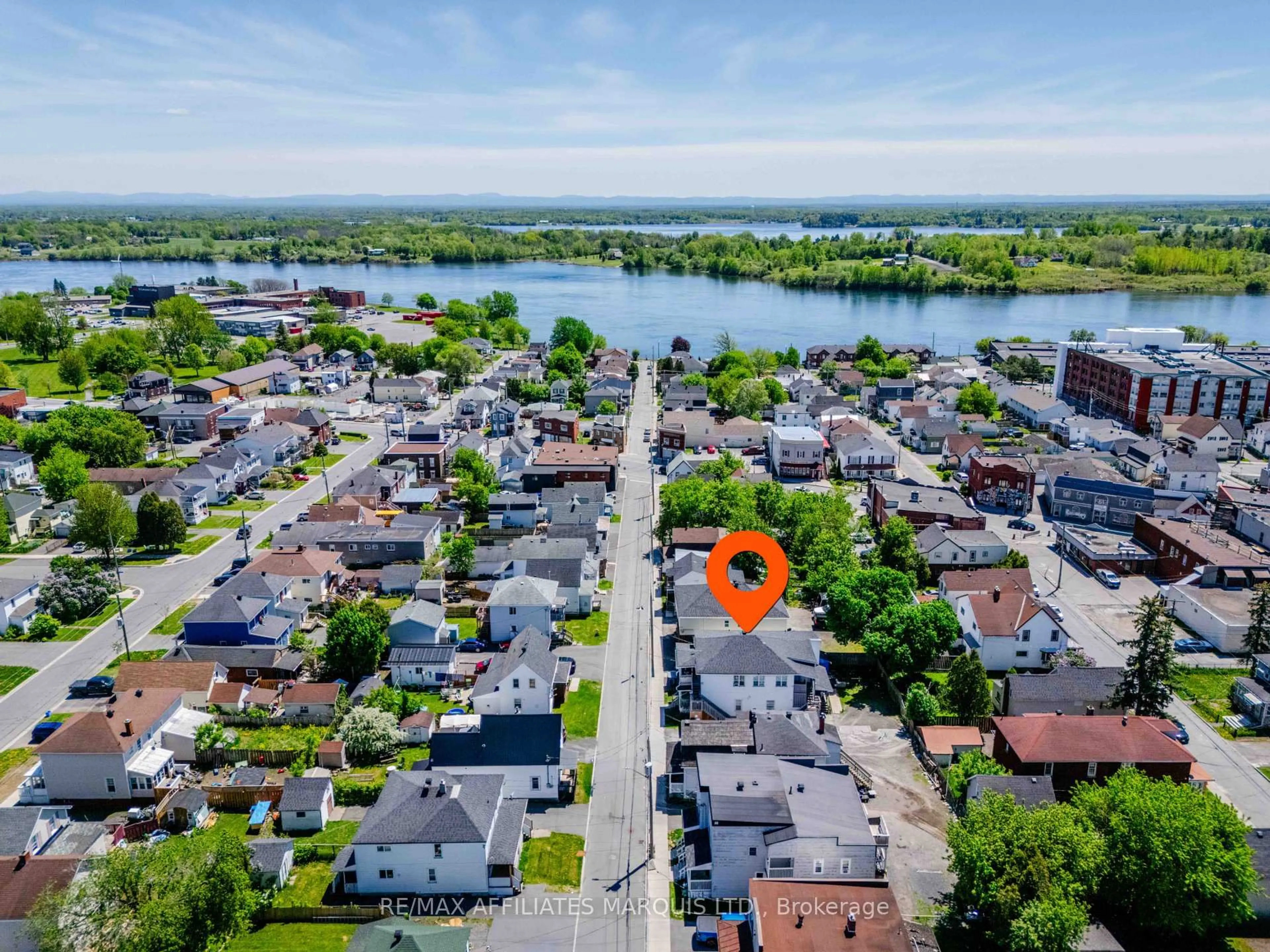 A pic from outside/outdoor area/front of a property/back of a property/a pic from drone, water/lake/river/ocean view for 225 Louisa St, Cornwall Ontario K6H 4P9