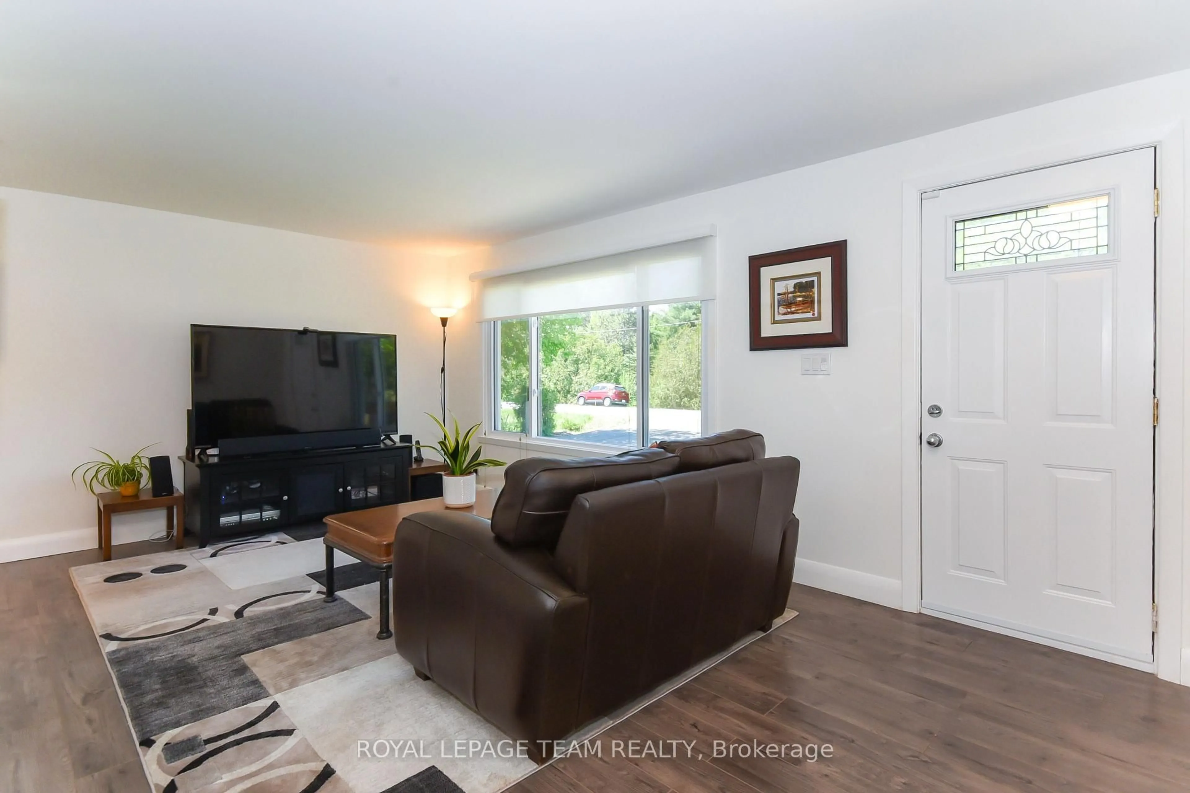 Living room with furniture, unknown for 3599 Nixon Dr, Osgoode Ontario K0A 2W0