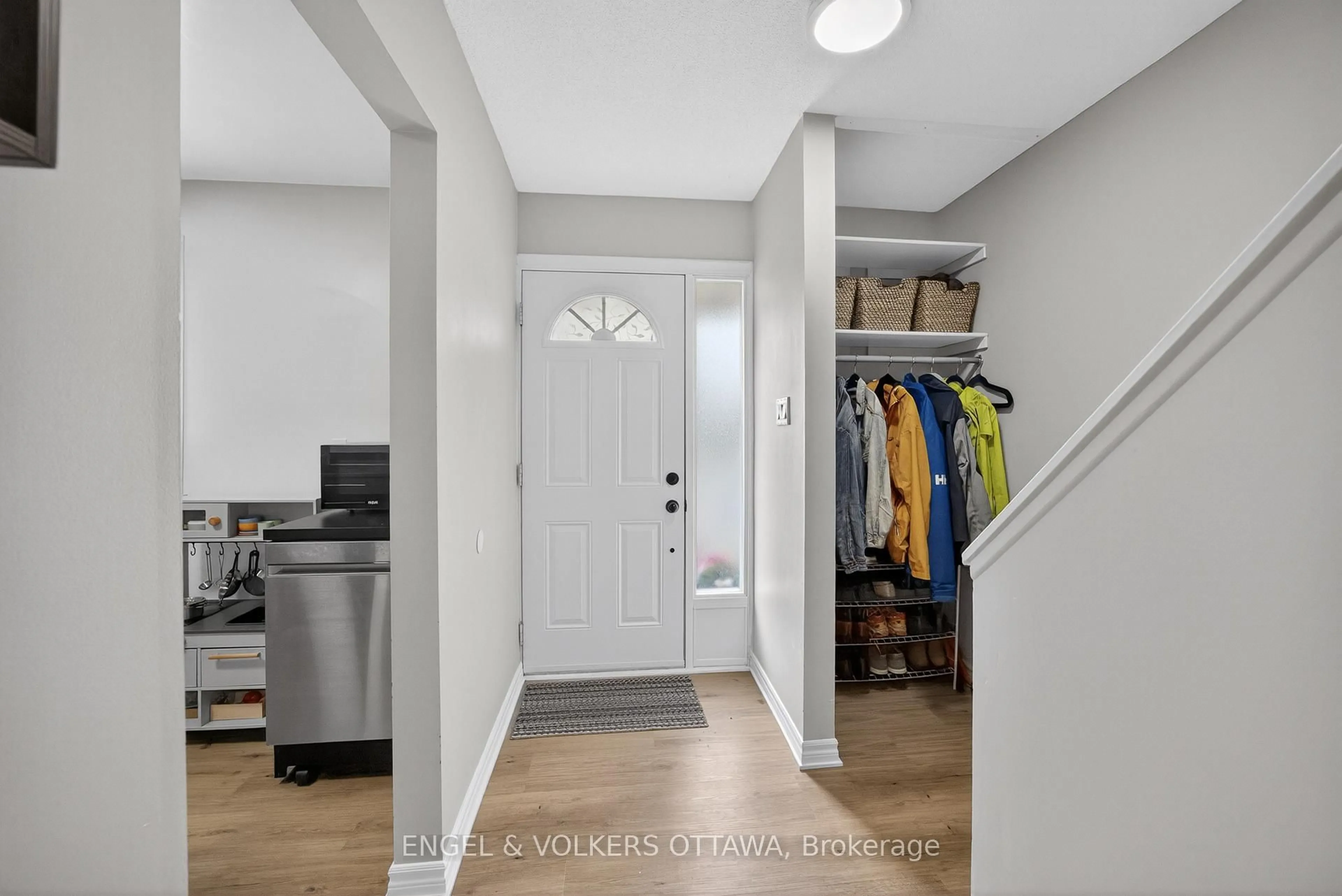 Indoor entryway for 3258 Bannon Way #60, Ottawa Ontario K1T 1T3