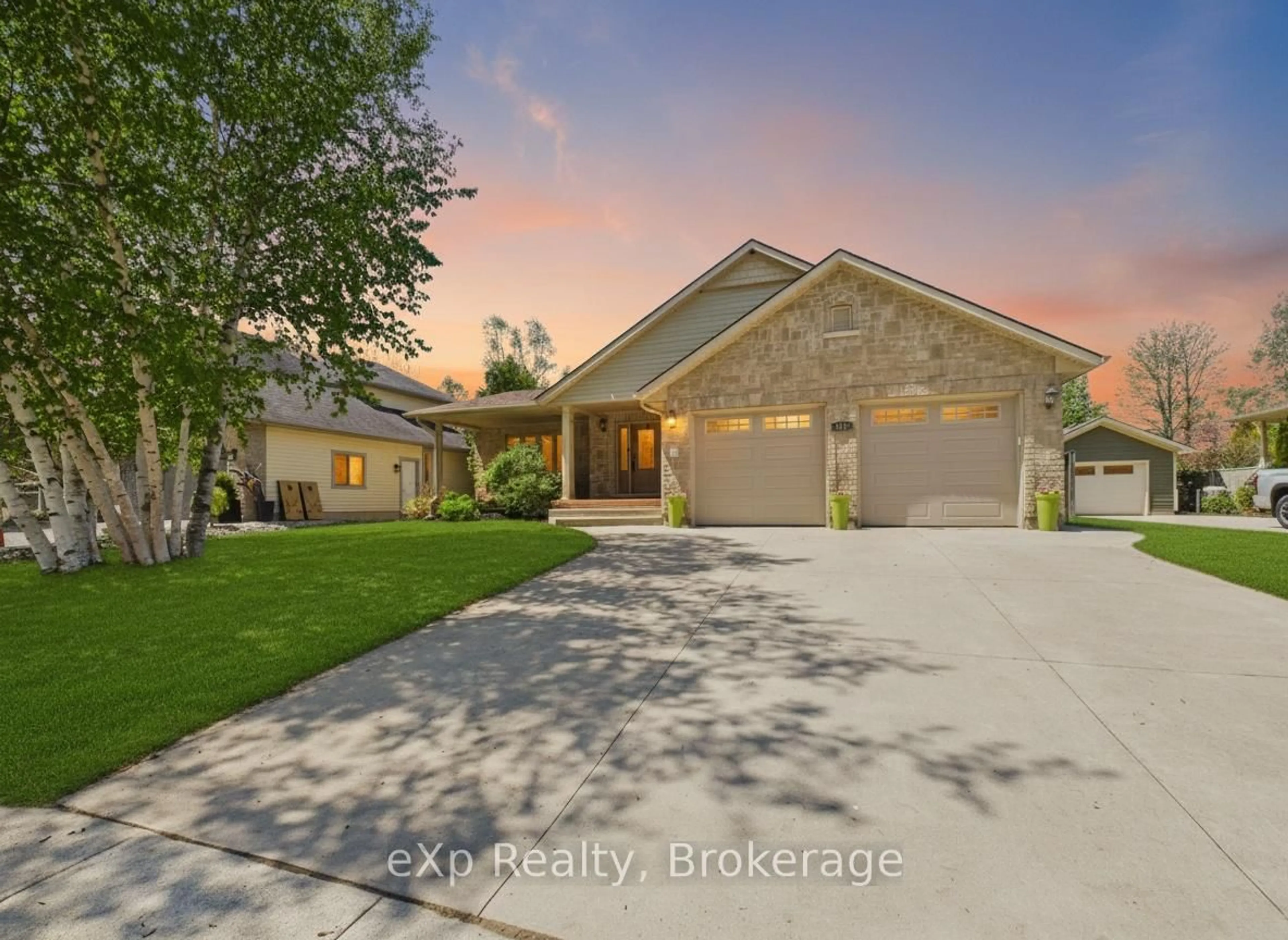 A pic from outside/outdoor area/front of a property/back of a property/a pic from drone, street for 513 Creekwood Dr, Saugeen Shores Ontario N0H 2L0