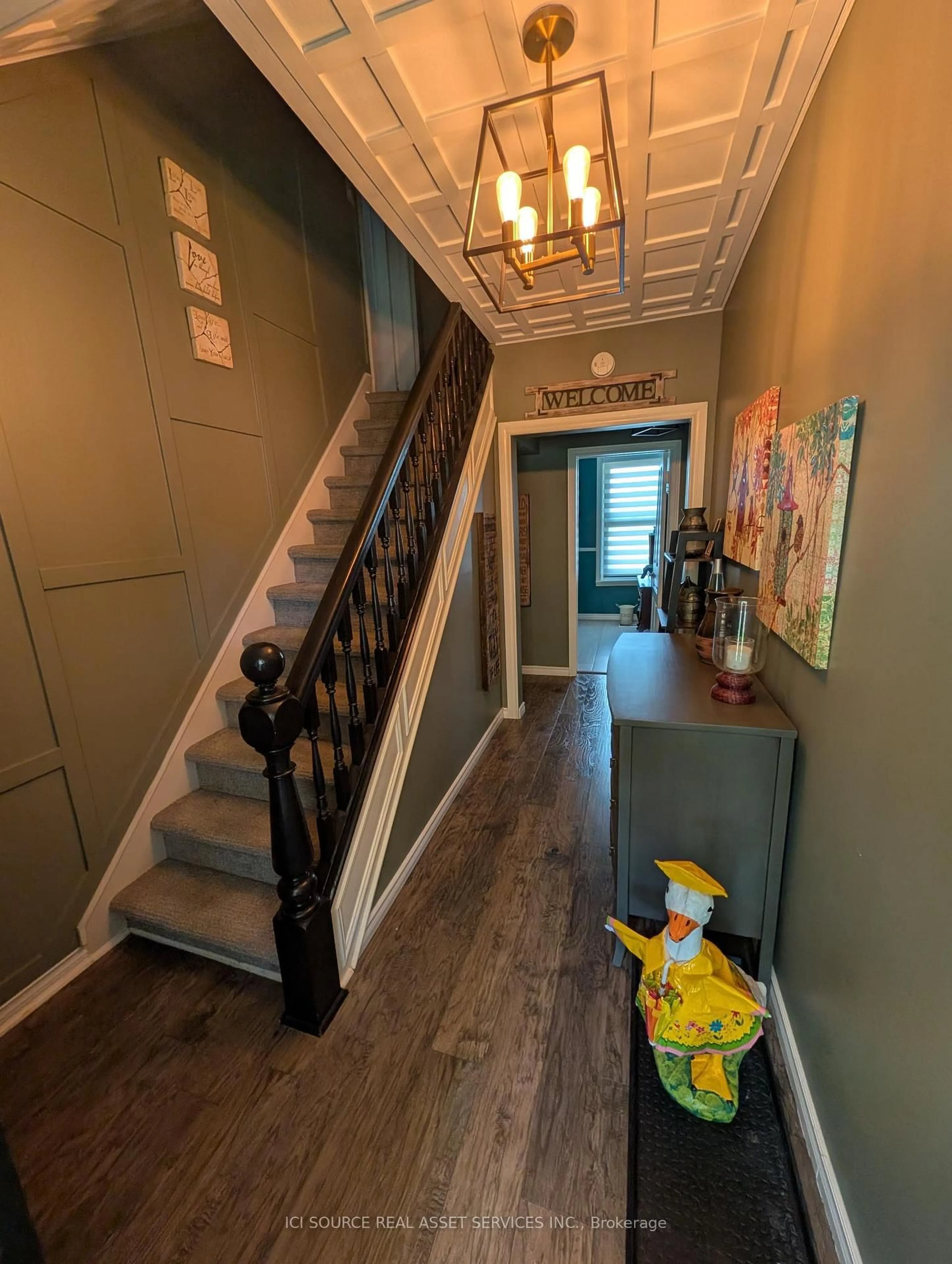 Indoor entryway for 763 Boyle Dr, Woodstock Ontario N4S 8M1