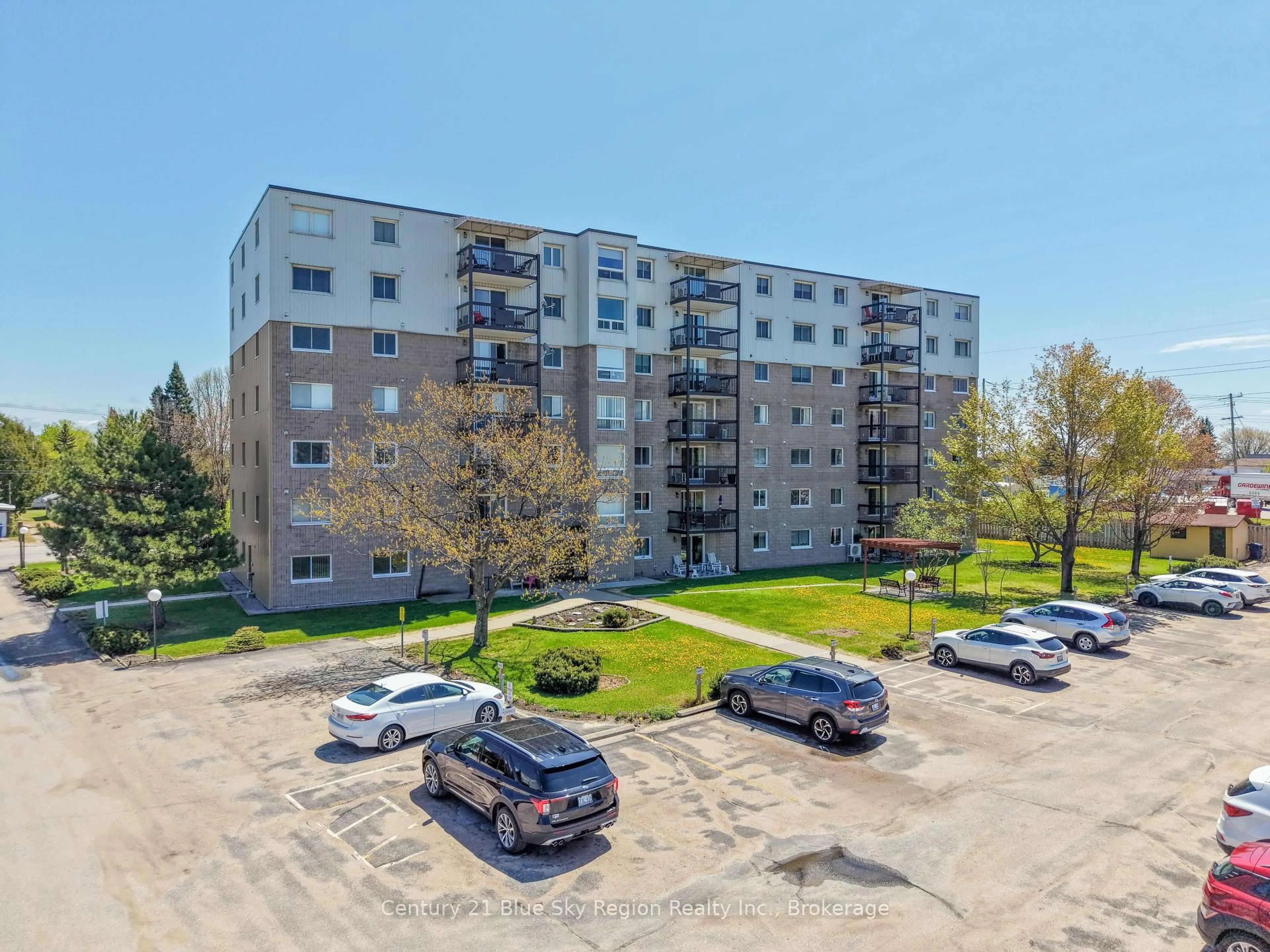 A pic from outside/outdoor area/front of a property/back of a property/a pic from drone, street for 935 Stockdale Rd #602, North Bay Ontario P1B 9L7
