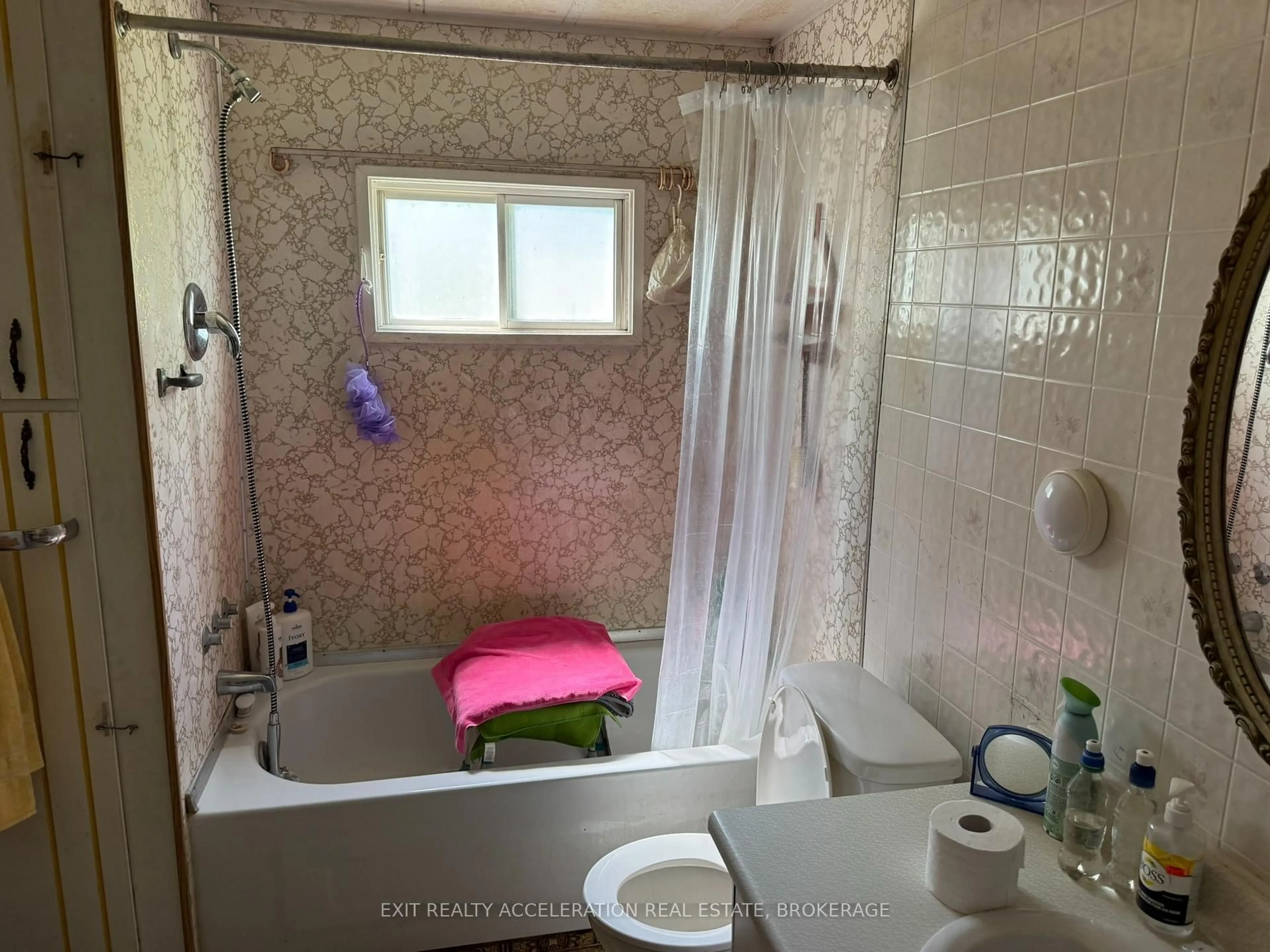 Standard bathroom, ceramic/tile floor for 3909 County Rd 9, Napanee Ontario K7R 3K8