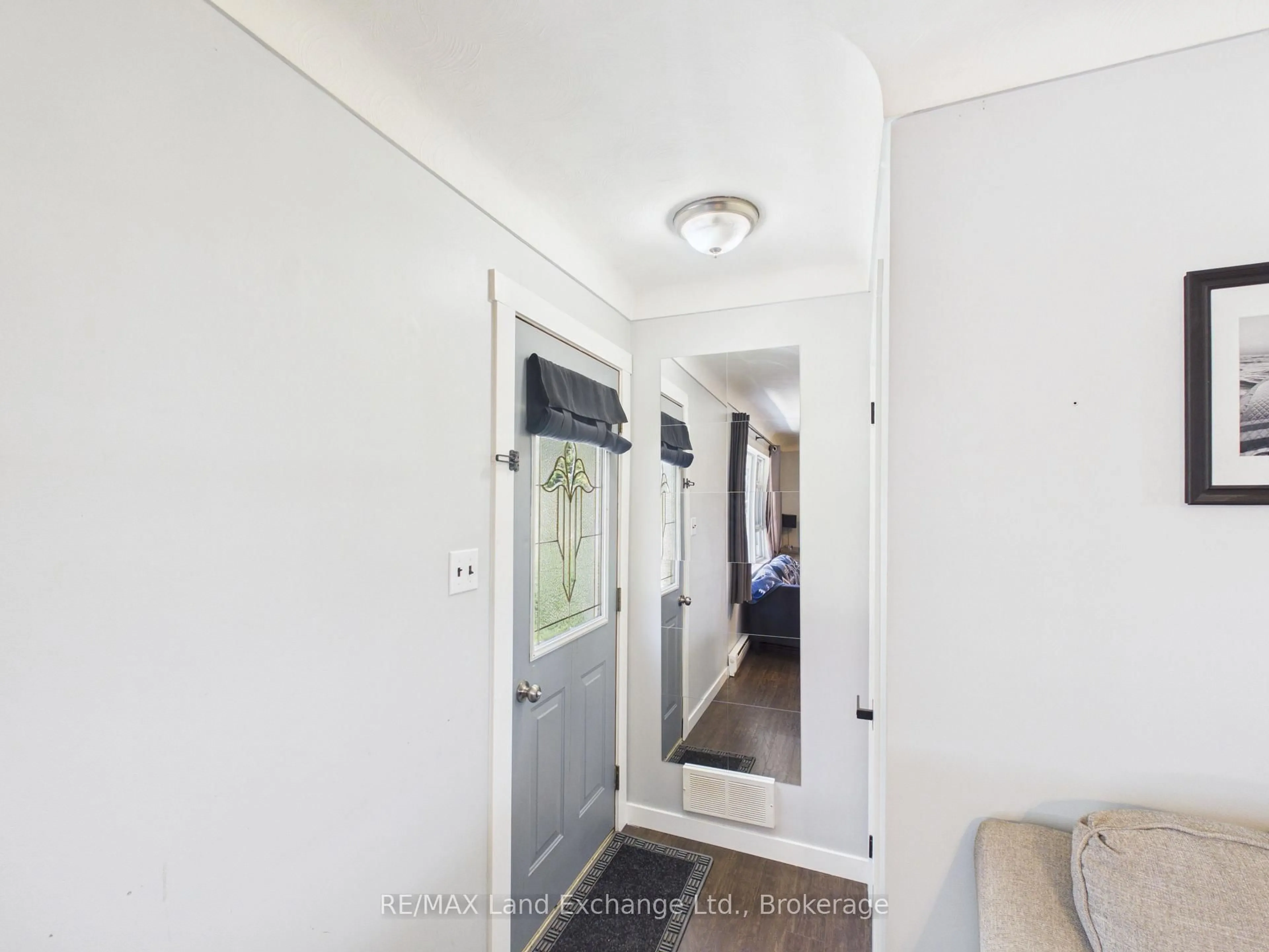 Indoor entryway for 84700 Kingsbridge Line, Ashfield-Colborne-Wawanosh Ontario N7A 3X9