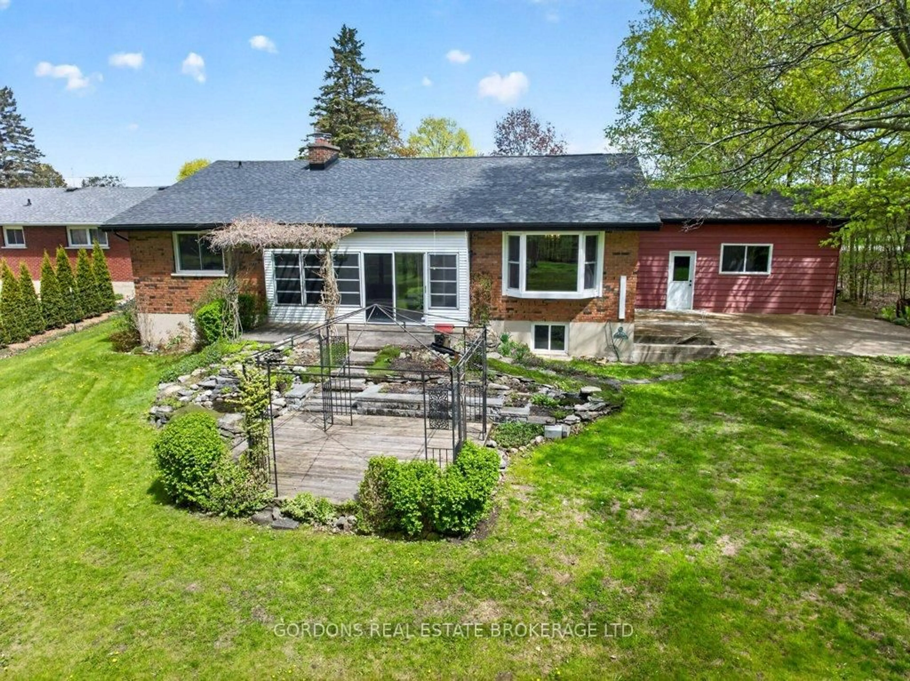 A pic from outside/outdoor area/front of a property/back of a property/a pic from drone, unknown for 1380 Sunnyside Rd, Kingston Ontario K7L 4V4