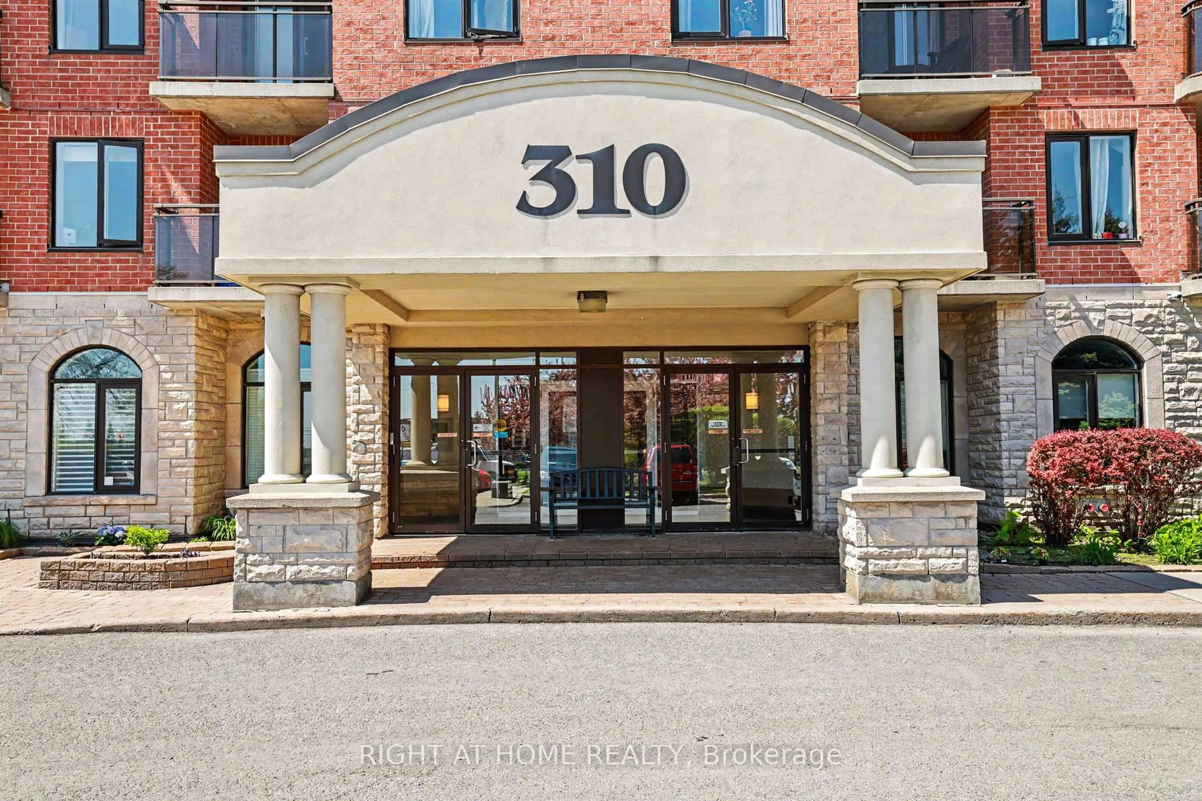 Indoor foyer for 310 CENTRAL PARK Dr #8J, Ottawa Ontario K2C 4G4