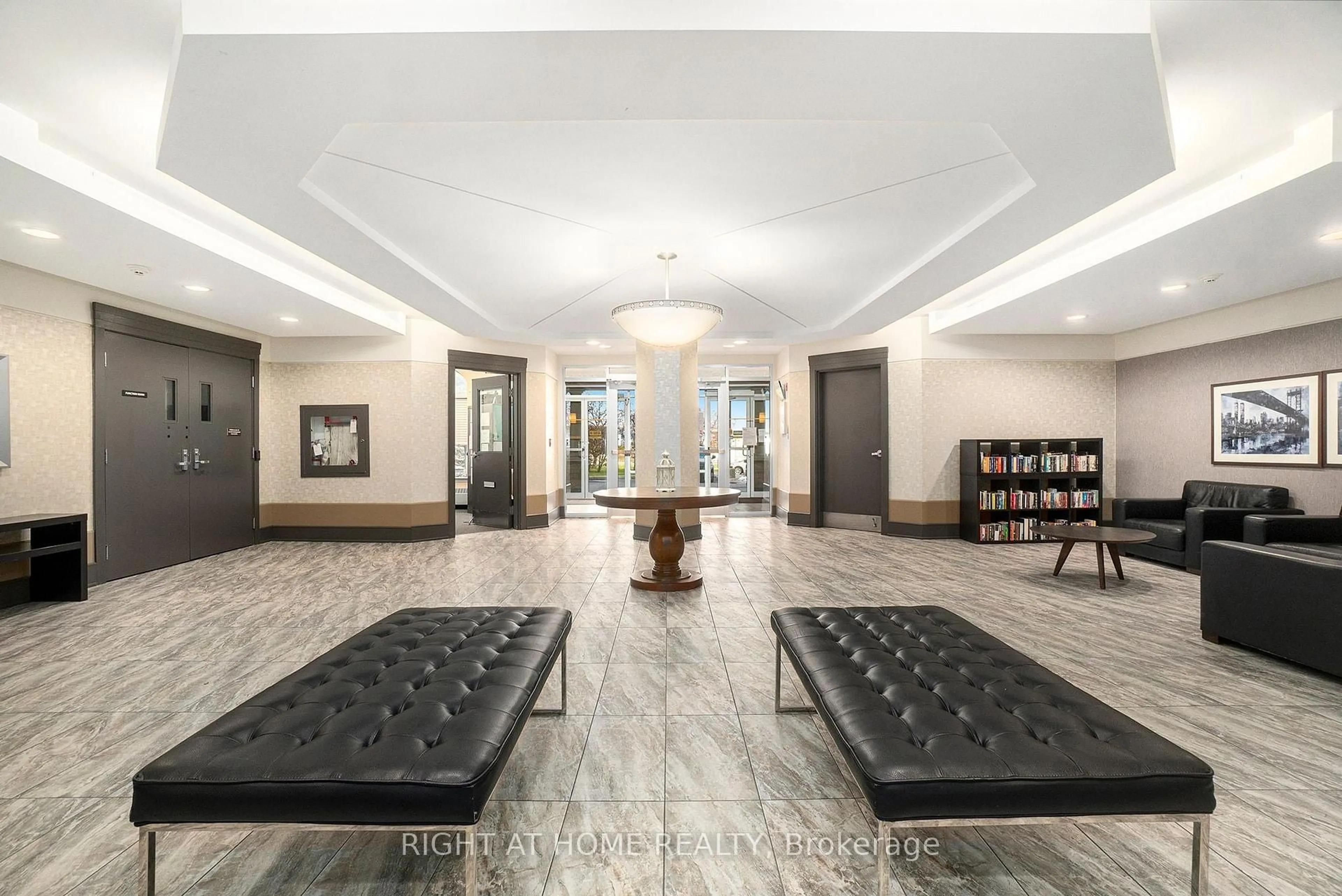 Lobby for 310 CENTRAL PARK Dr #8J, Ottawa Ontario K2C 4G4