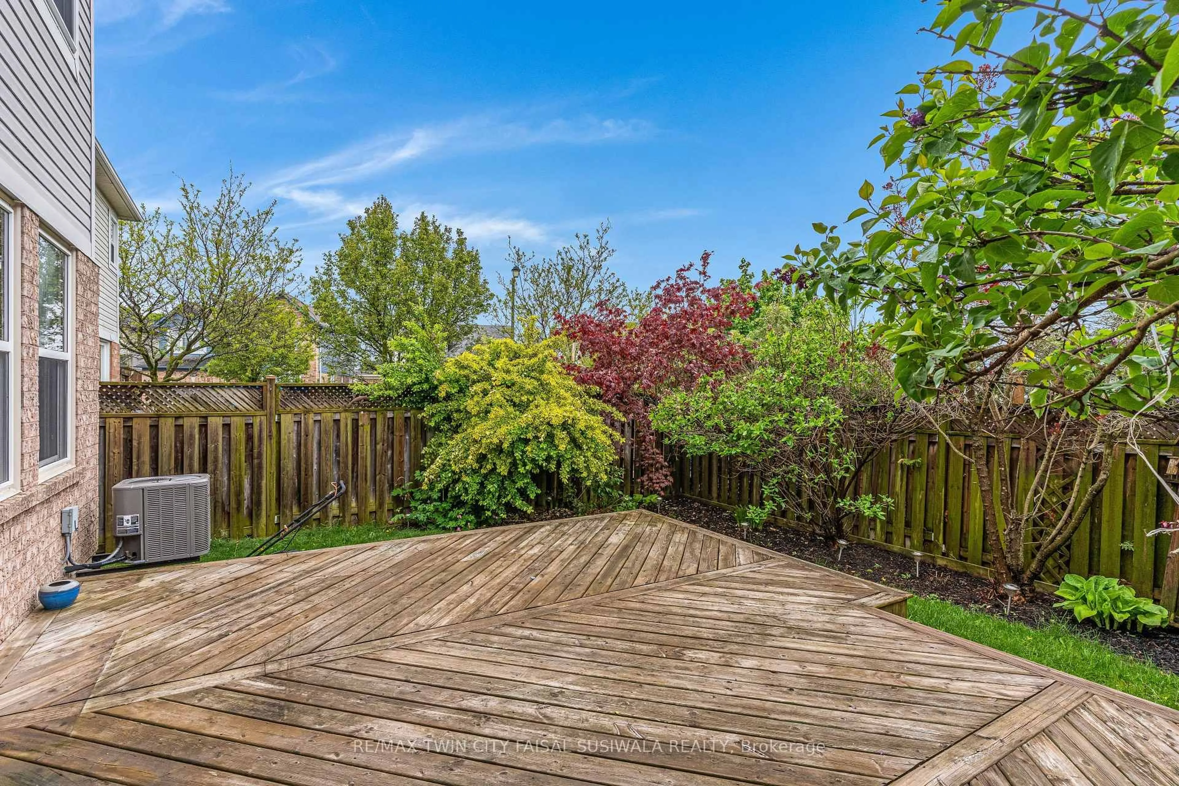 Patio, unknown for 92 Baggs Cres, Cambridge Ontario N1T 2E8