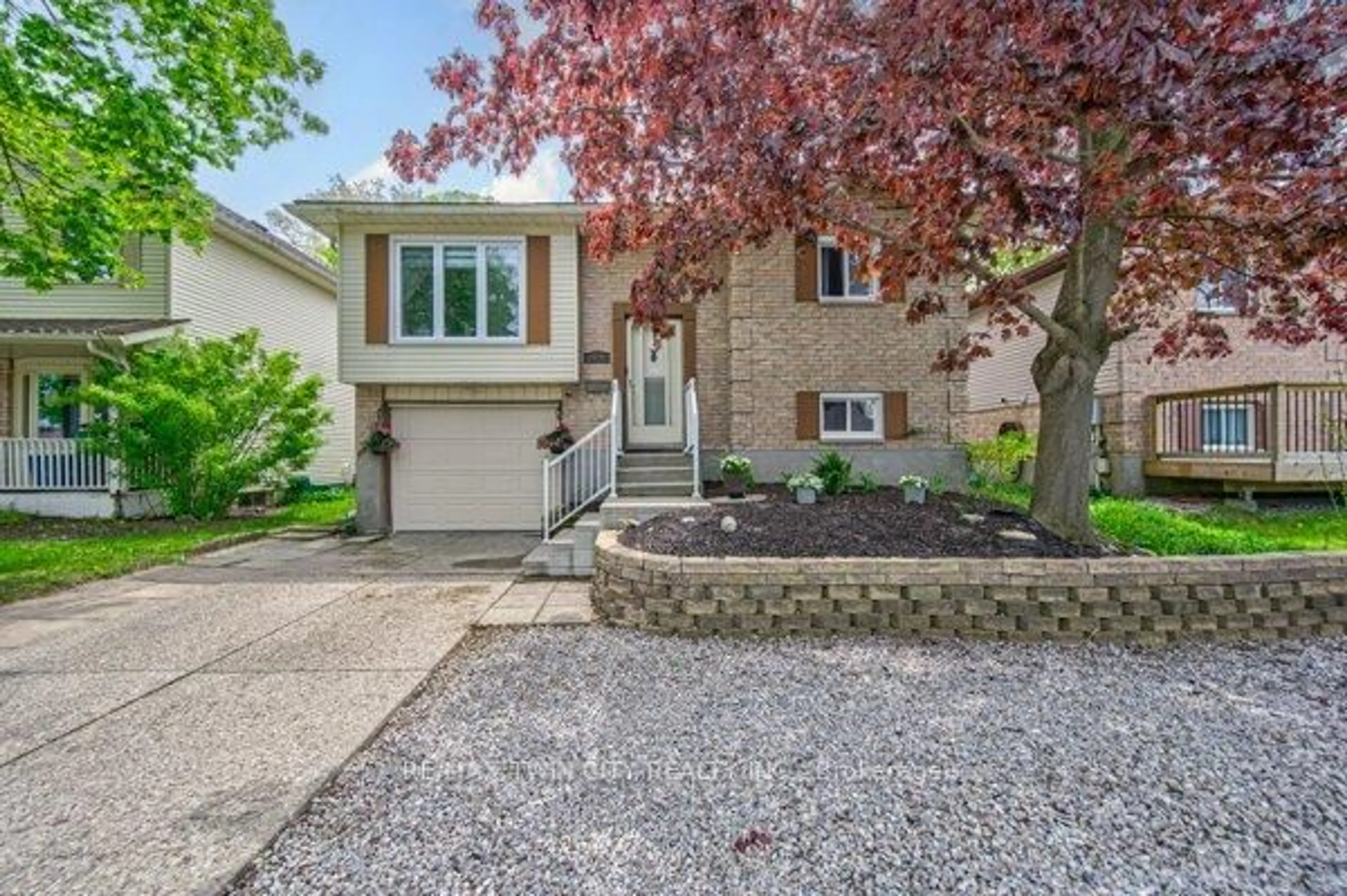 Unknown for 414 WOODS Lane, Cambridge Ontario N3H 5J4