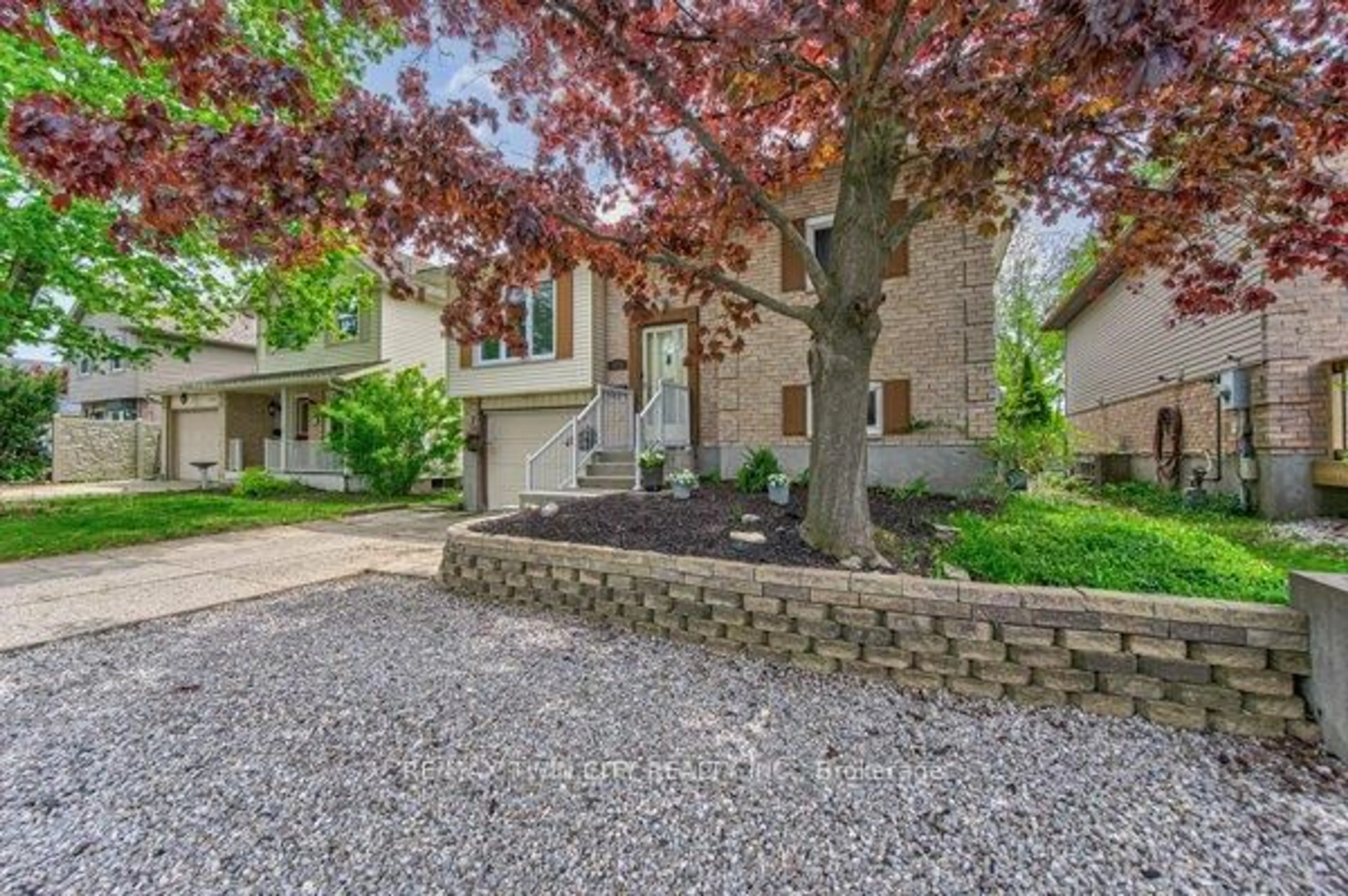 Unknown for 414 WOODS Lane, Cambridge Ontario N3H 5J4