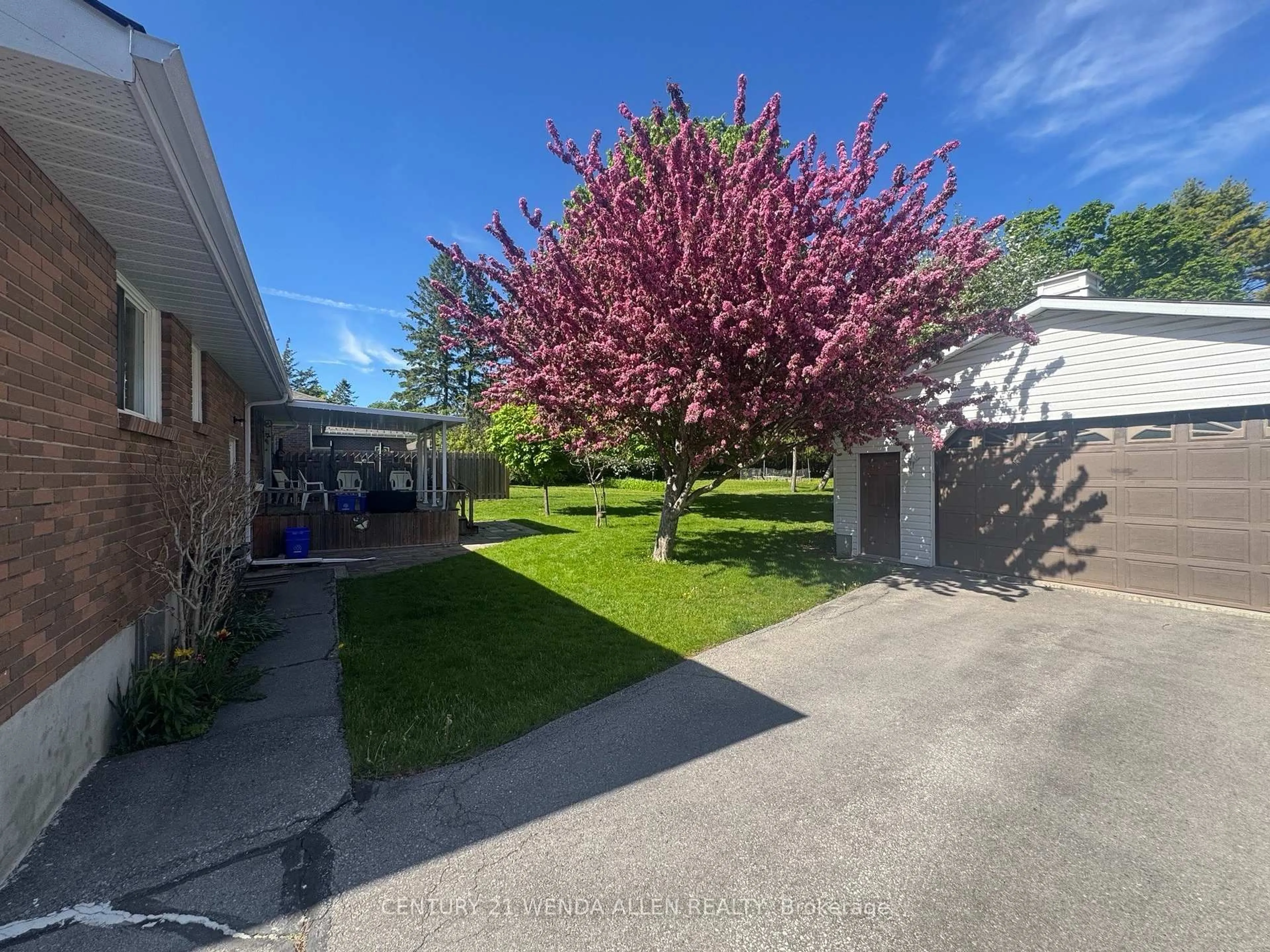 A pic from outside/outdoor area/front of a property/back of a property/a pic from drone, street for 63 Gilbert St, Belleville Ontario K8P 3G9