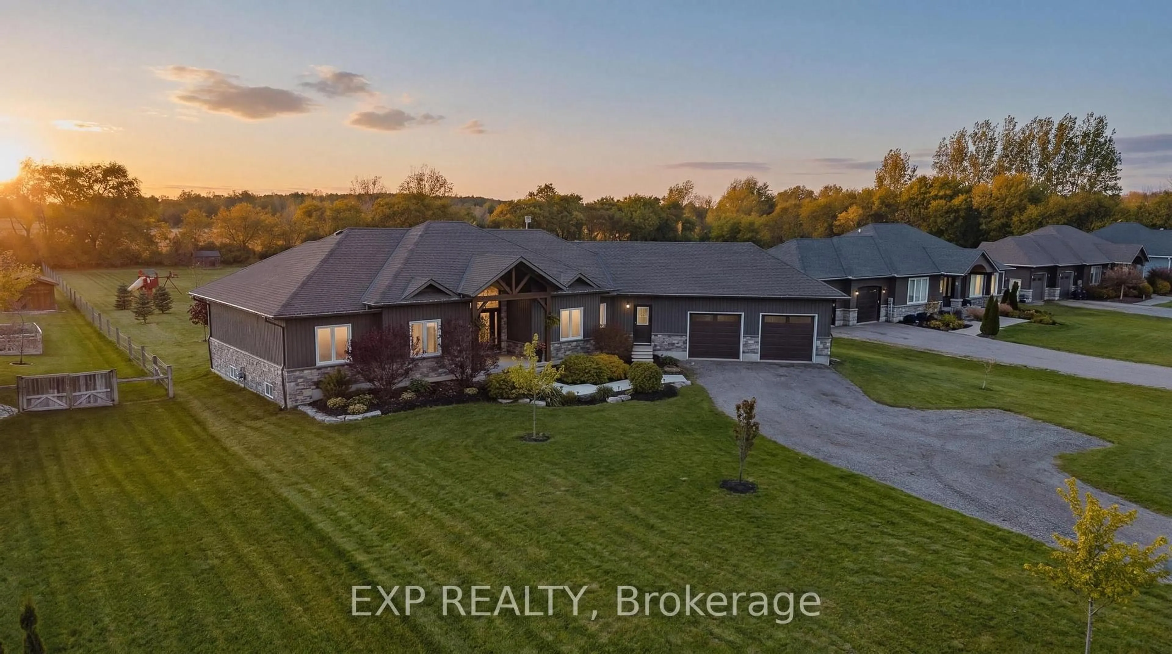 A pic from outside/outdoor area/front of a property/back of a property/a pic from drone, building for 236 Burford Delhi Townline Rd, Brant Ontario N0E 1R0