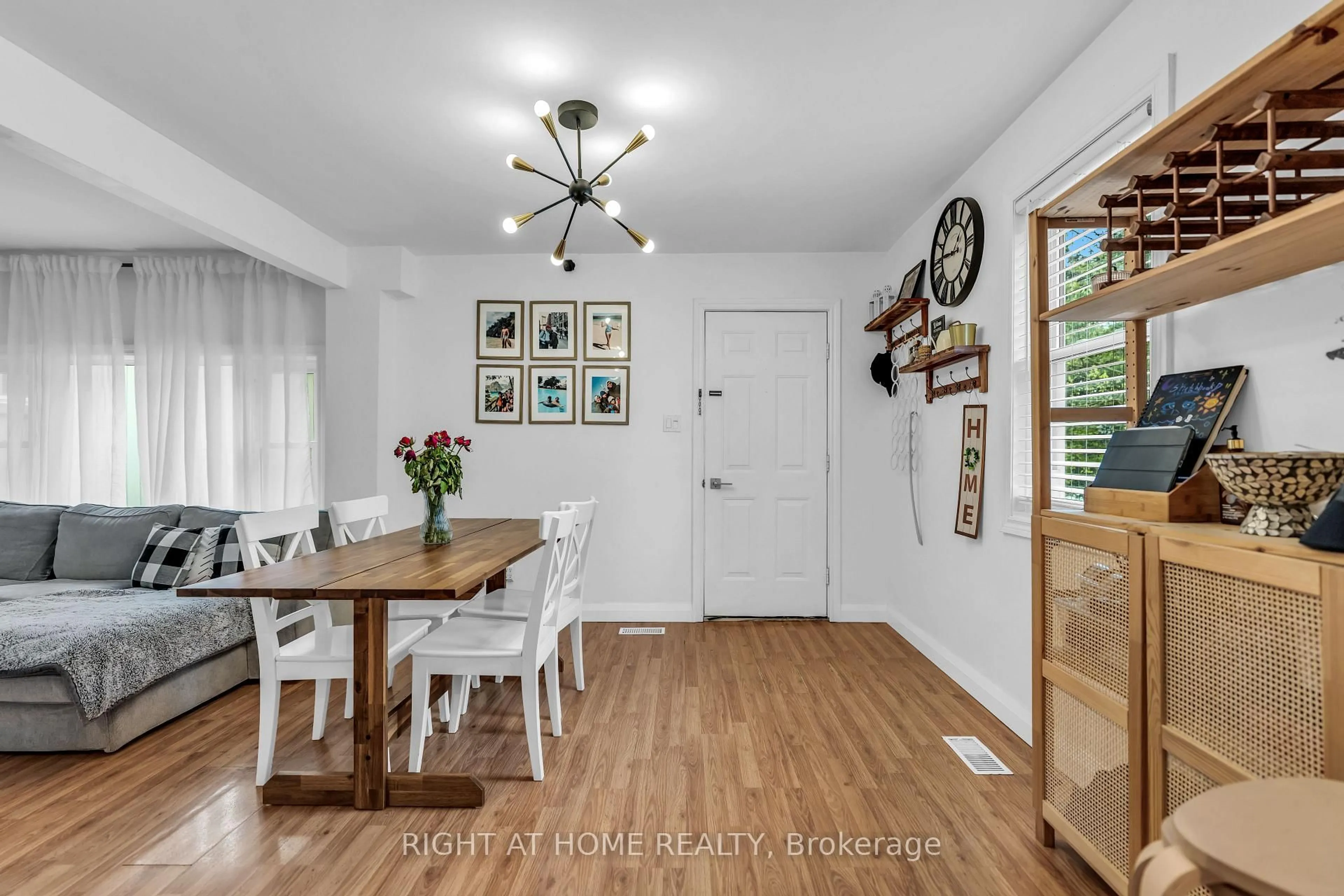 Dining room, wood/laminate floor for 217 Giles St, London East Ontario N5Z 2V9